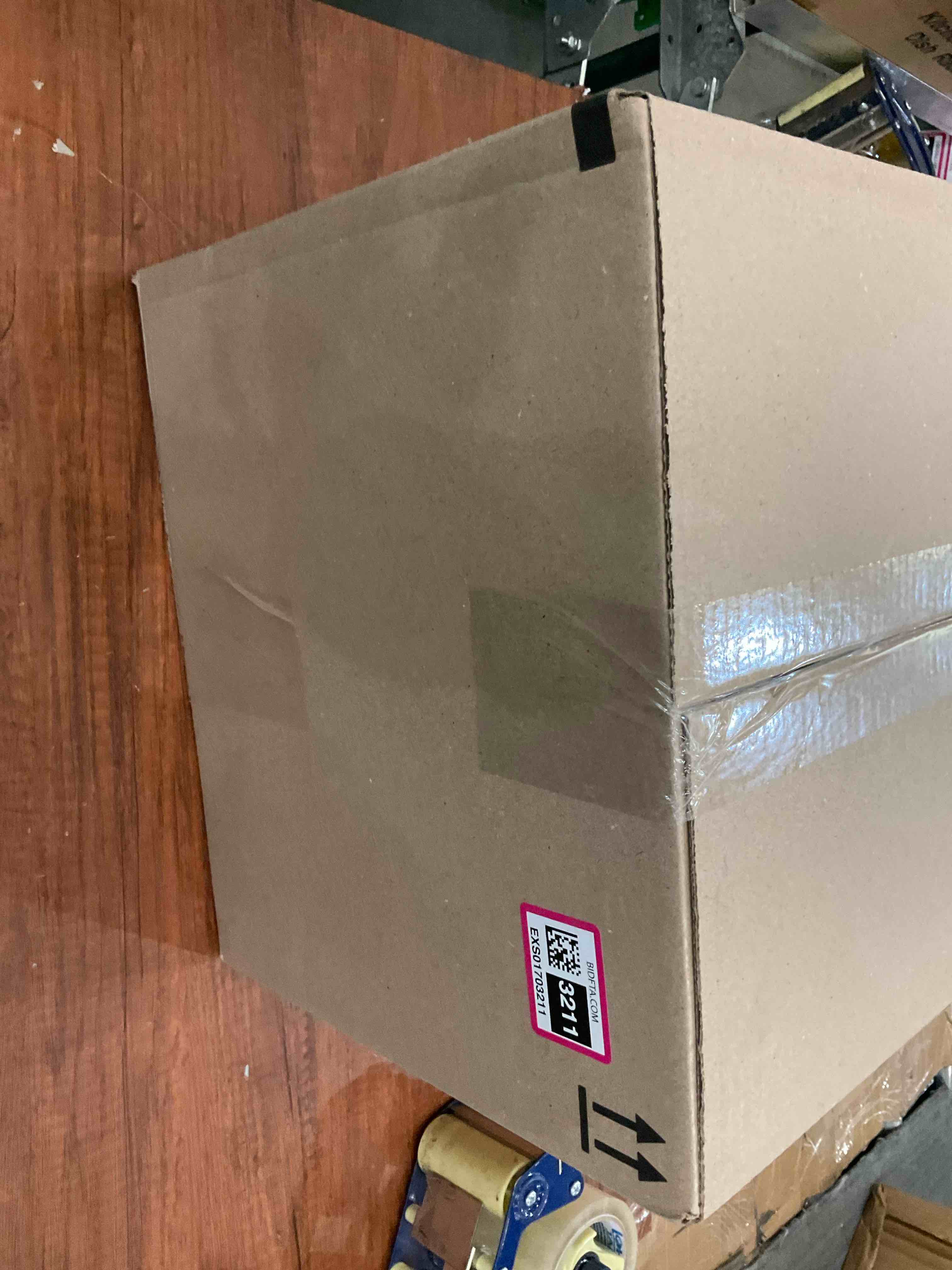 https://s3.amazonaws.com/lotting-images-prod/BargainHunt/EXS01703211_1713800124692.jpeg