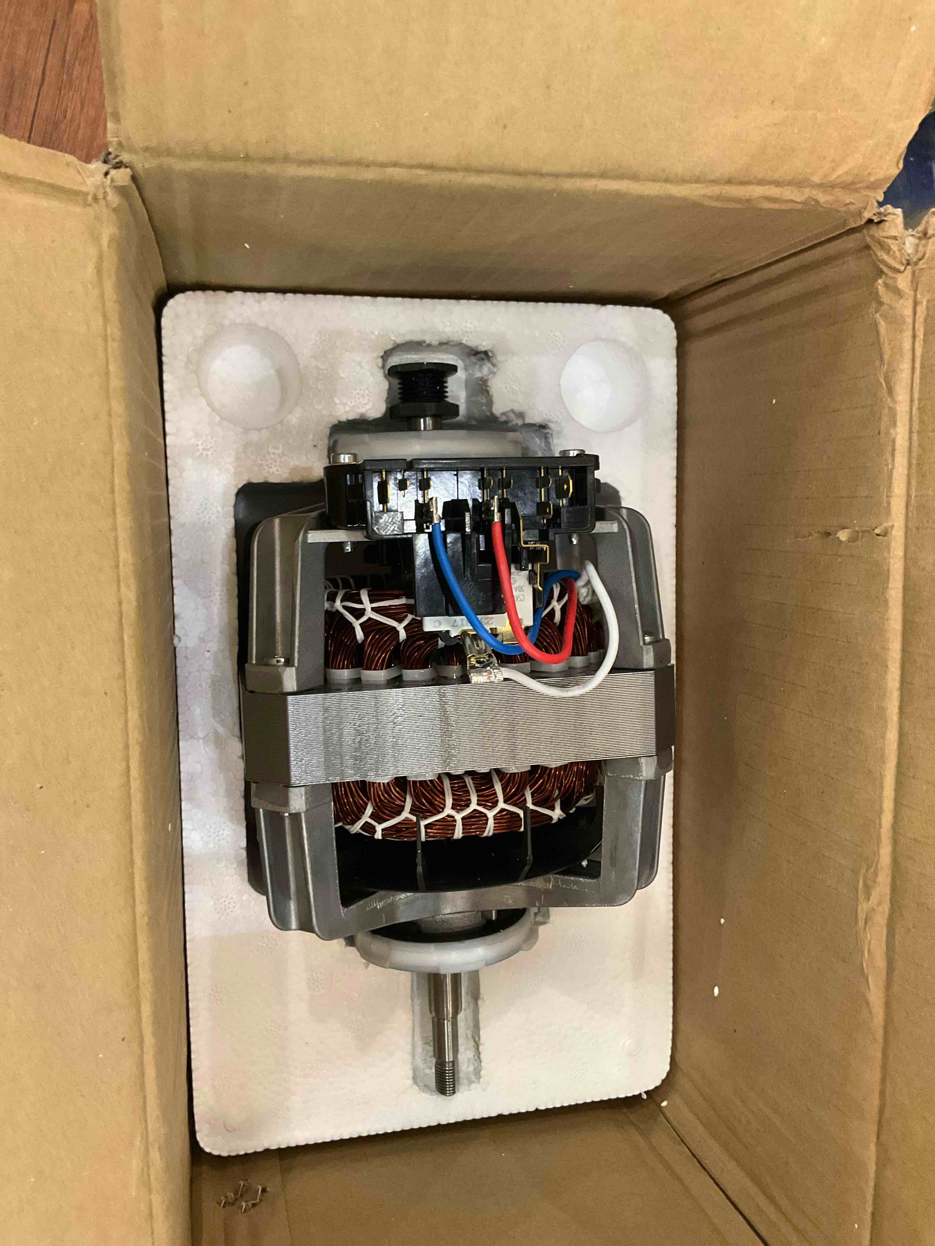 https://s3.amazonaws.com/lotting-images-prod/BargainHunt/EXS01703331_1713898824356.jpeg