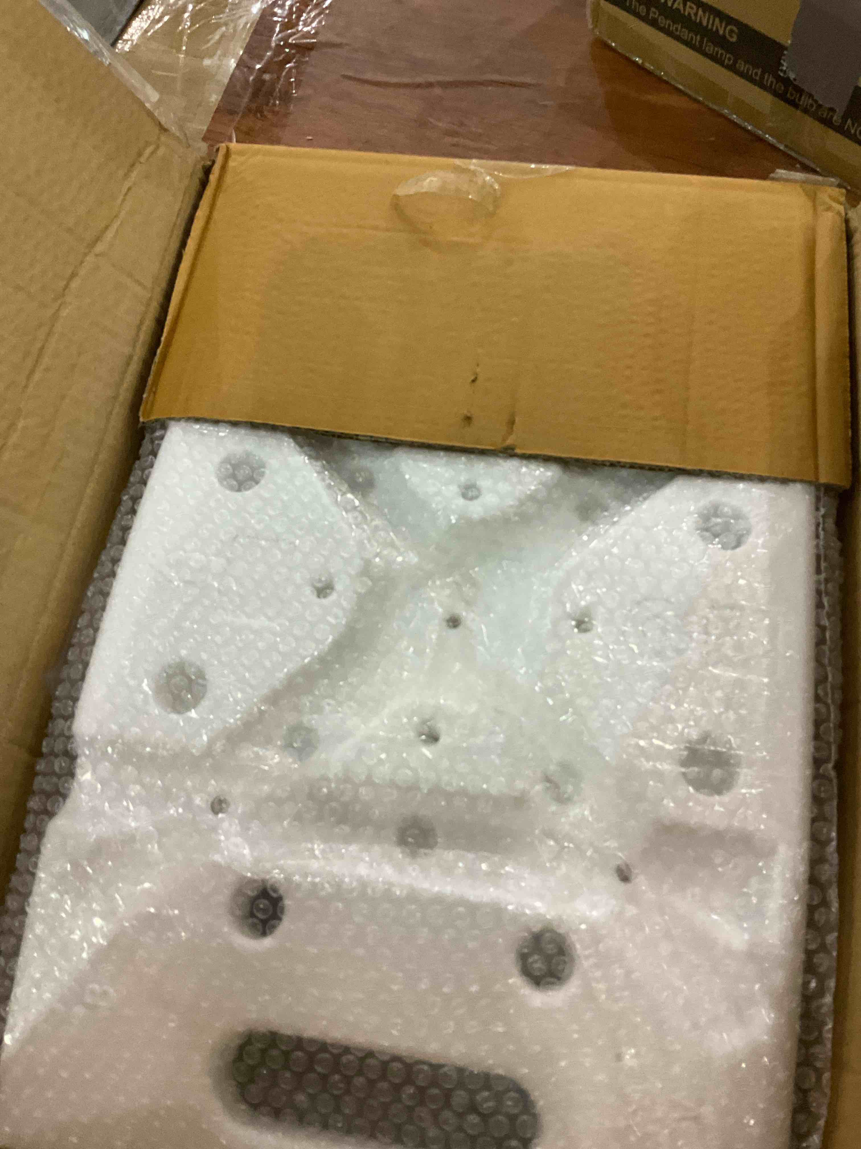https://s3.amazonaws.com/lotting-images-prod/BargainHunt/EXS01703698_1713352574487.jpeg