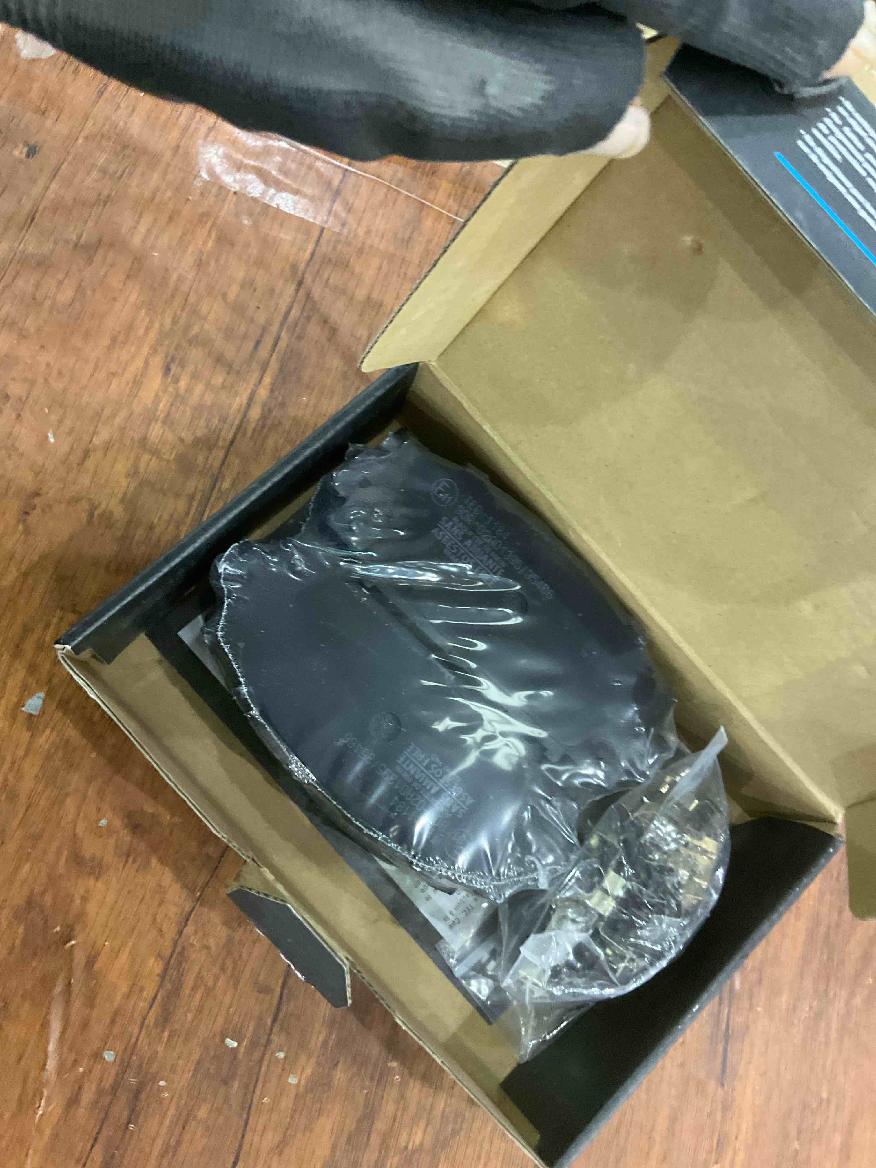 https://s3.amazonaws.com/lotting-images-prod/BargainHunt/EXS01703739_1713360225407.jpeg