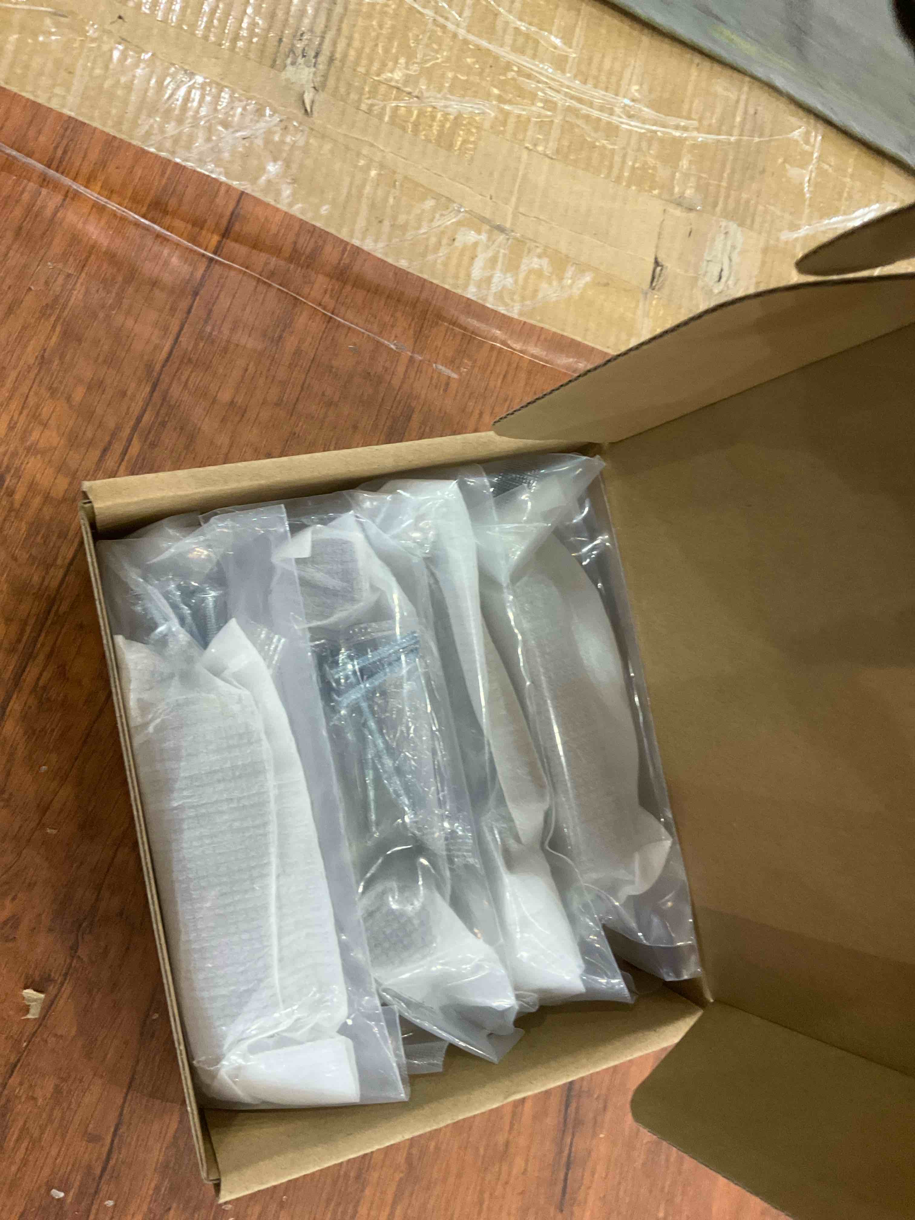 https://s3.amazonaws.com/lotting-images-prod/BargainHunt/EXS01703814_1713373583717.jpeg