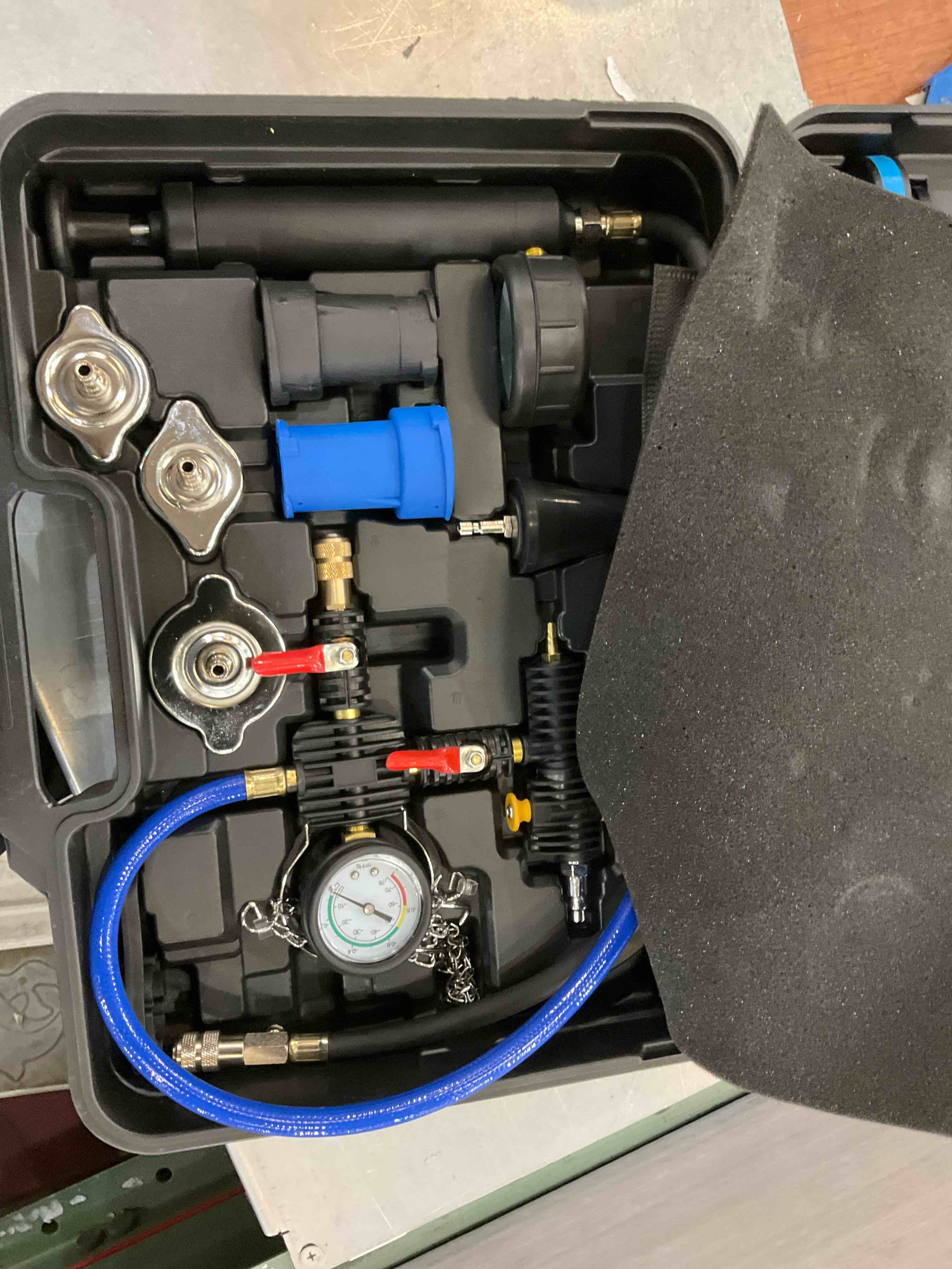 https://s3.amazonaws.com/lotting-images-prod/BargainHunt/EXS01704196_1713373331071.jpeg