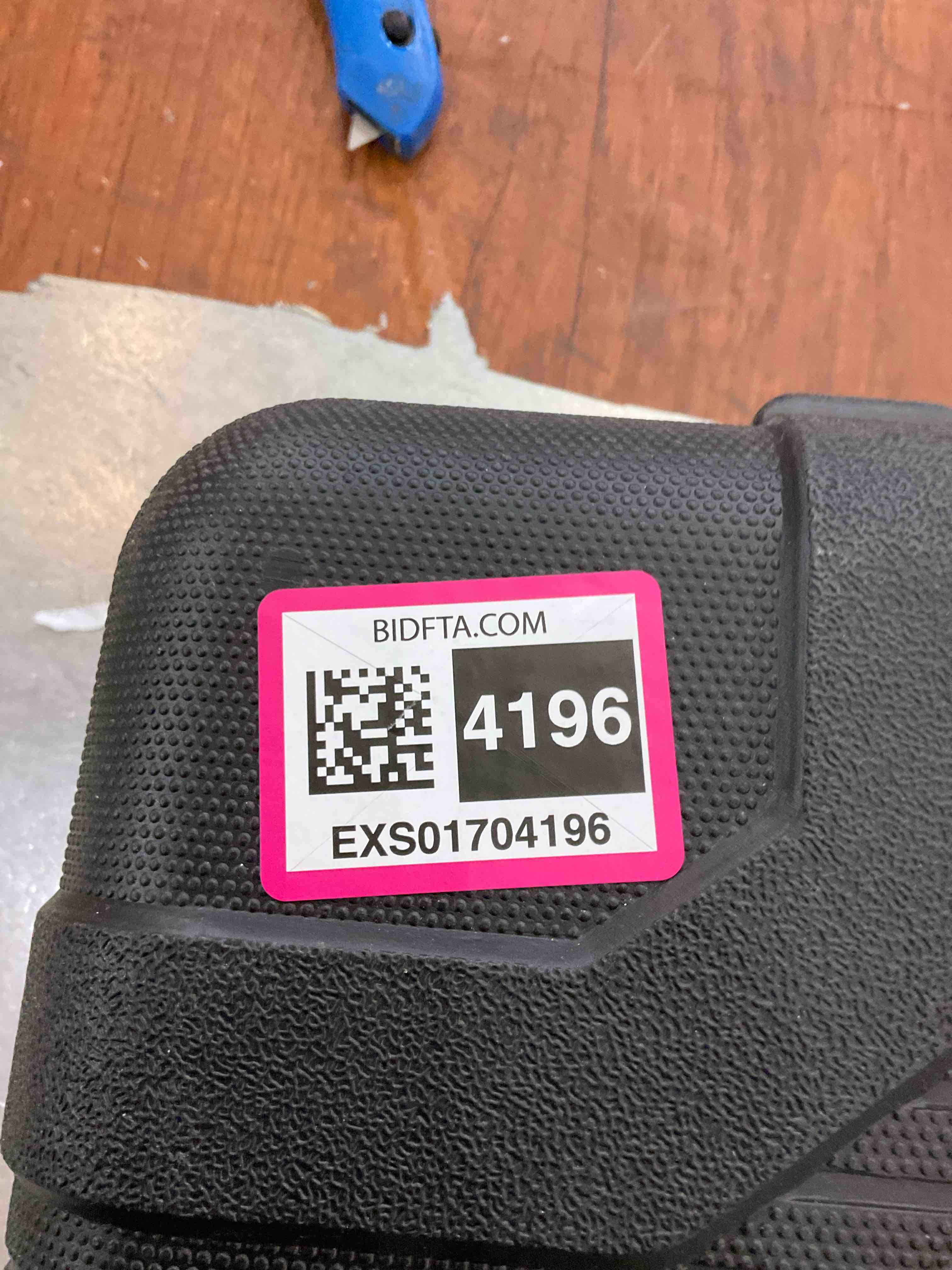 https://s3.amazonaws.com/lotting-images-prod/BargainHunt/EXS01704196_1713373354891.jpeg