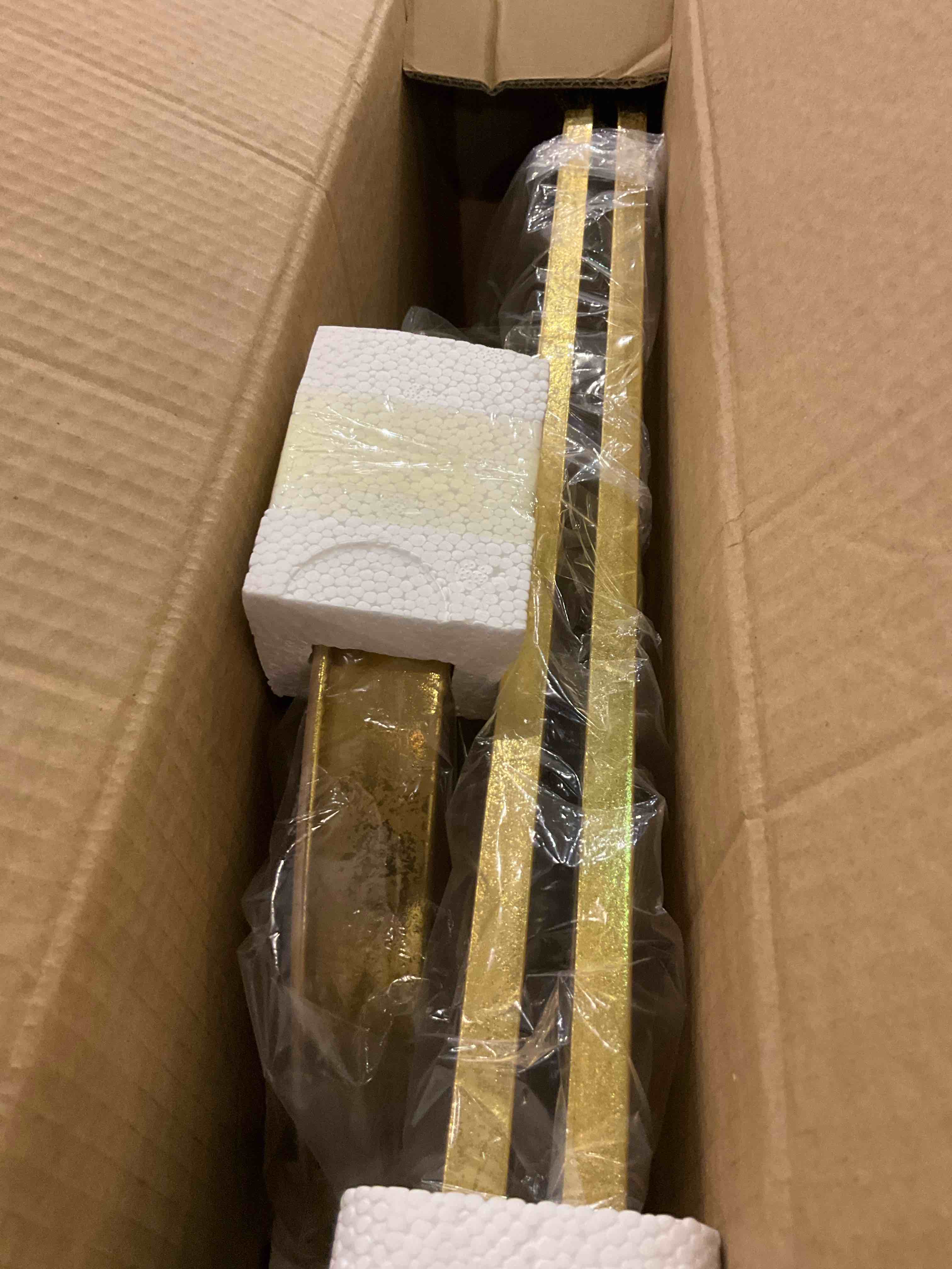 https://s3.amazonaws.com/lotting-images-prod/BargainHunt/EXS01704618_1714479084204.jpeg