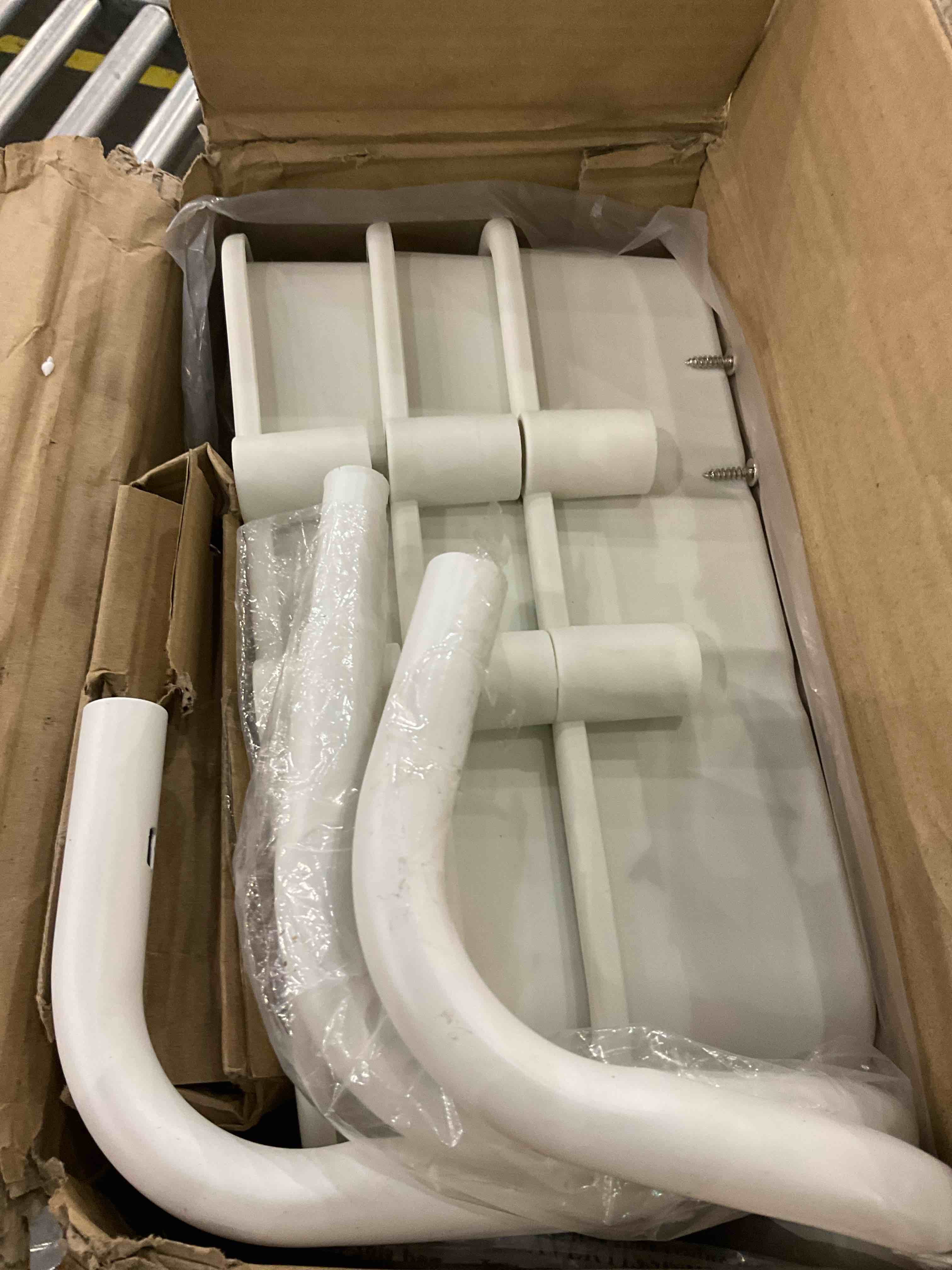 https://s3.amazonaws.com/lotting-images-prod/BargainHunt/EXS01705170_1713873194267.jpeg