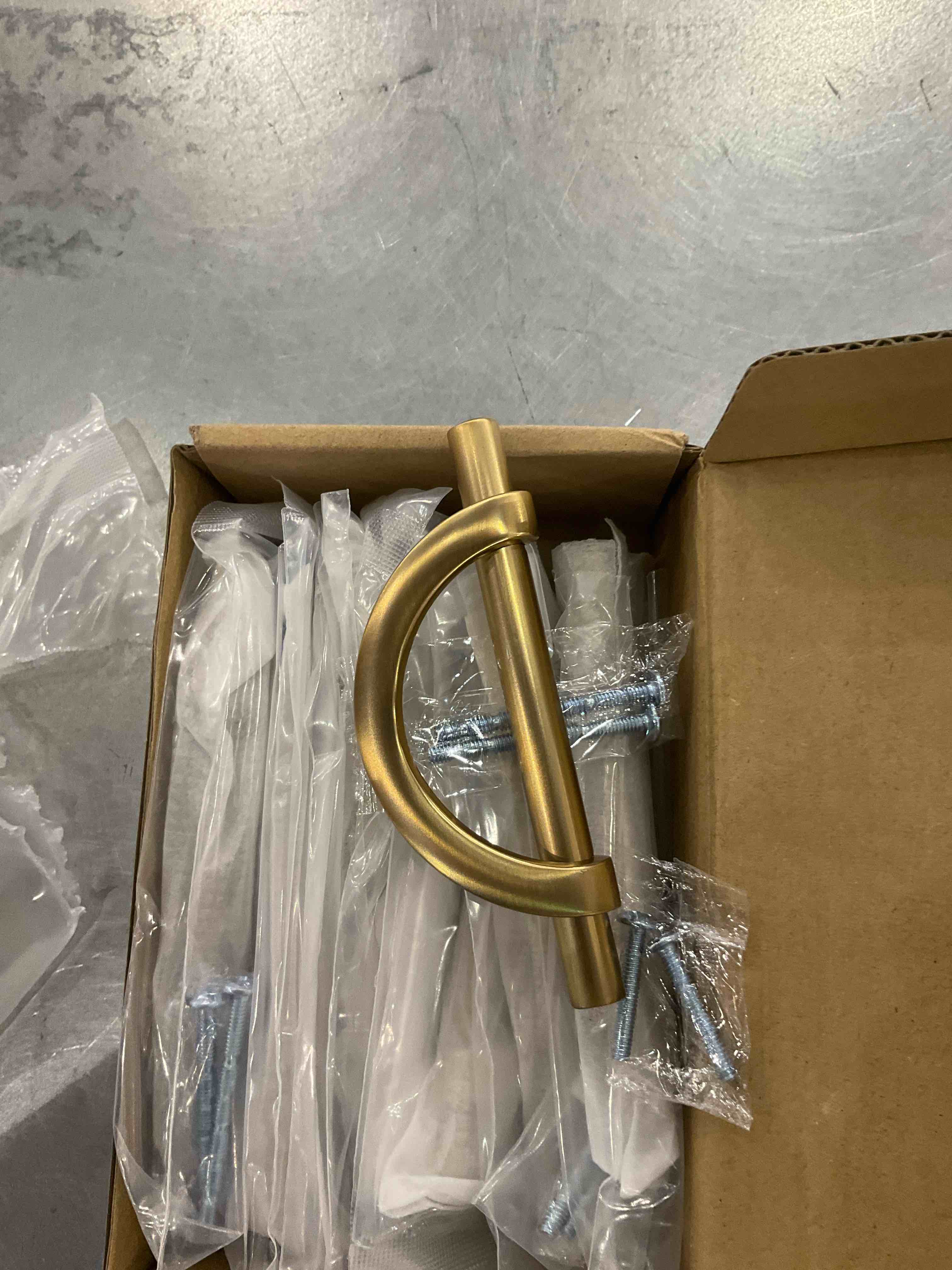 https://s3.amazonaws.com/lotting-images-prod/BargainHunt/EXS01705194_1713876716756.jpeg