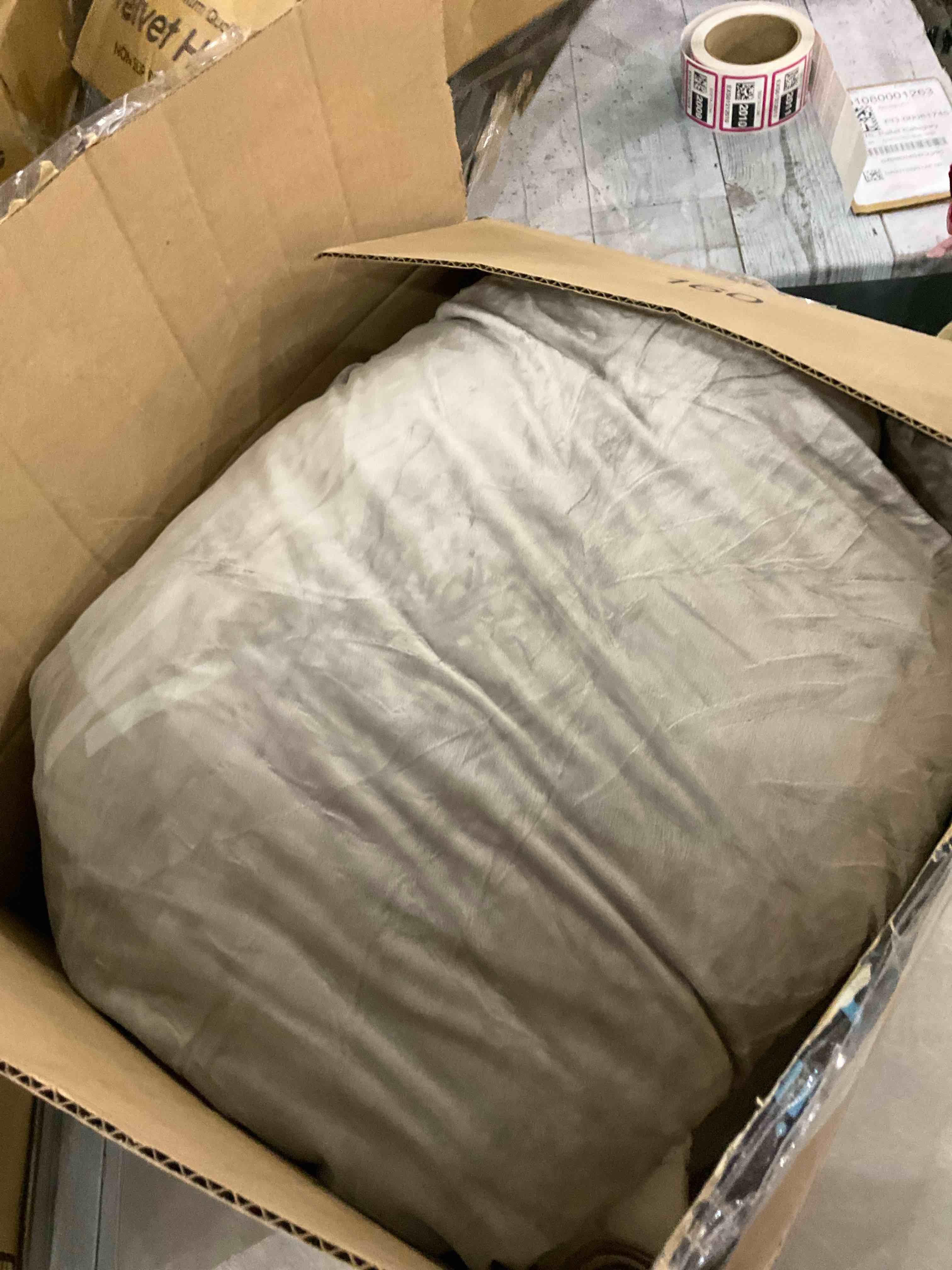 https://s3.amazonaws.com/lotting-images-prod/BargainHunt/EXS01706176_1714739857250.jpeg