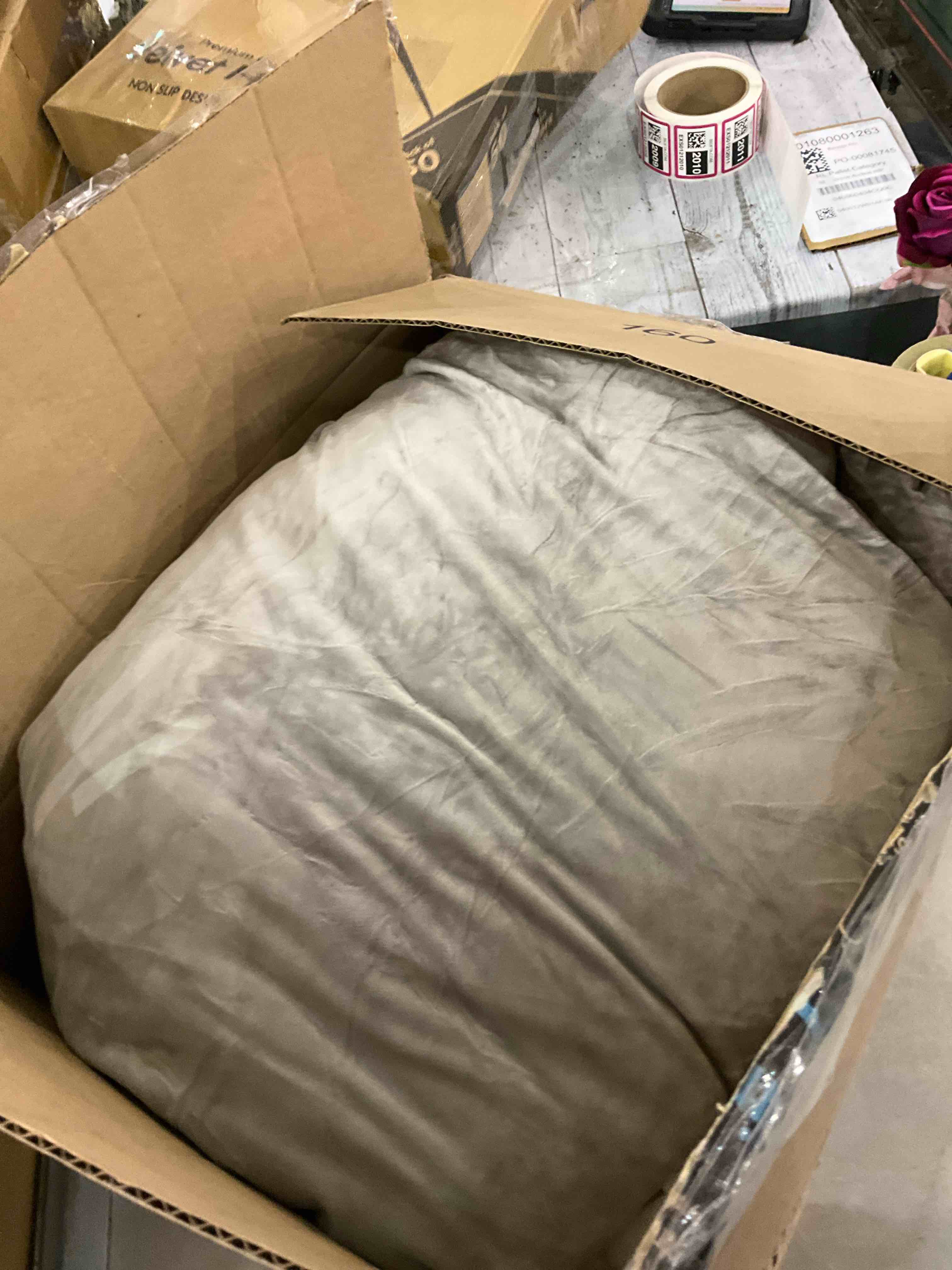 https://s3.amazonaws.com/lotting-images-prod/BargainHunt/EXS01706176_1714739858574.jpeg