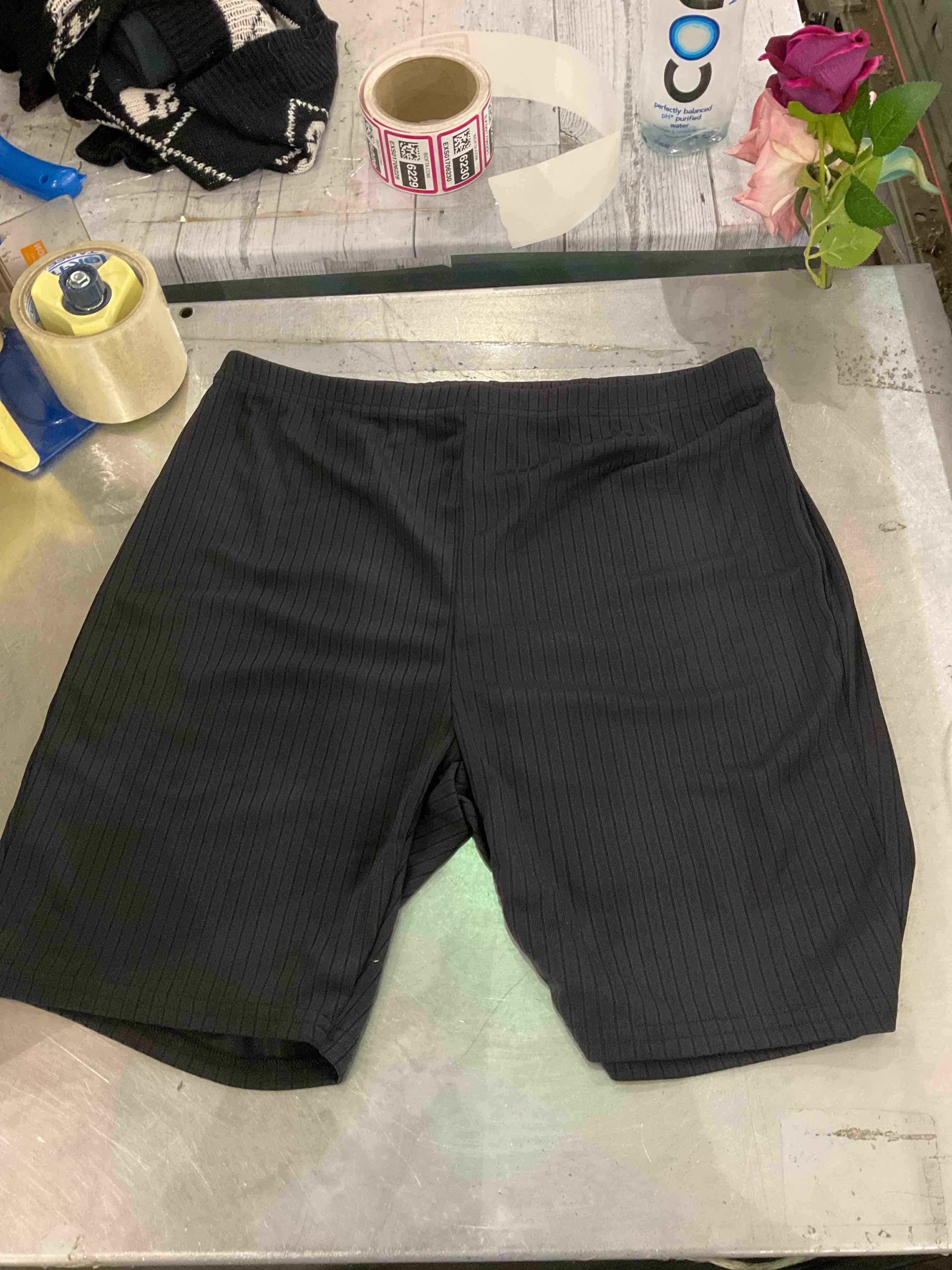 https://s3.amazonaws.com/lotting-images-prod/BargainHunt/EXS01706225_1715860960438.jpeg
