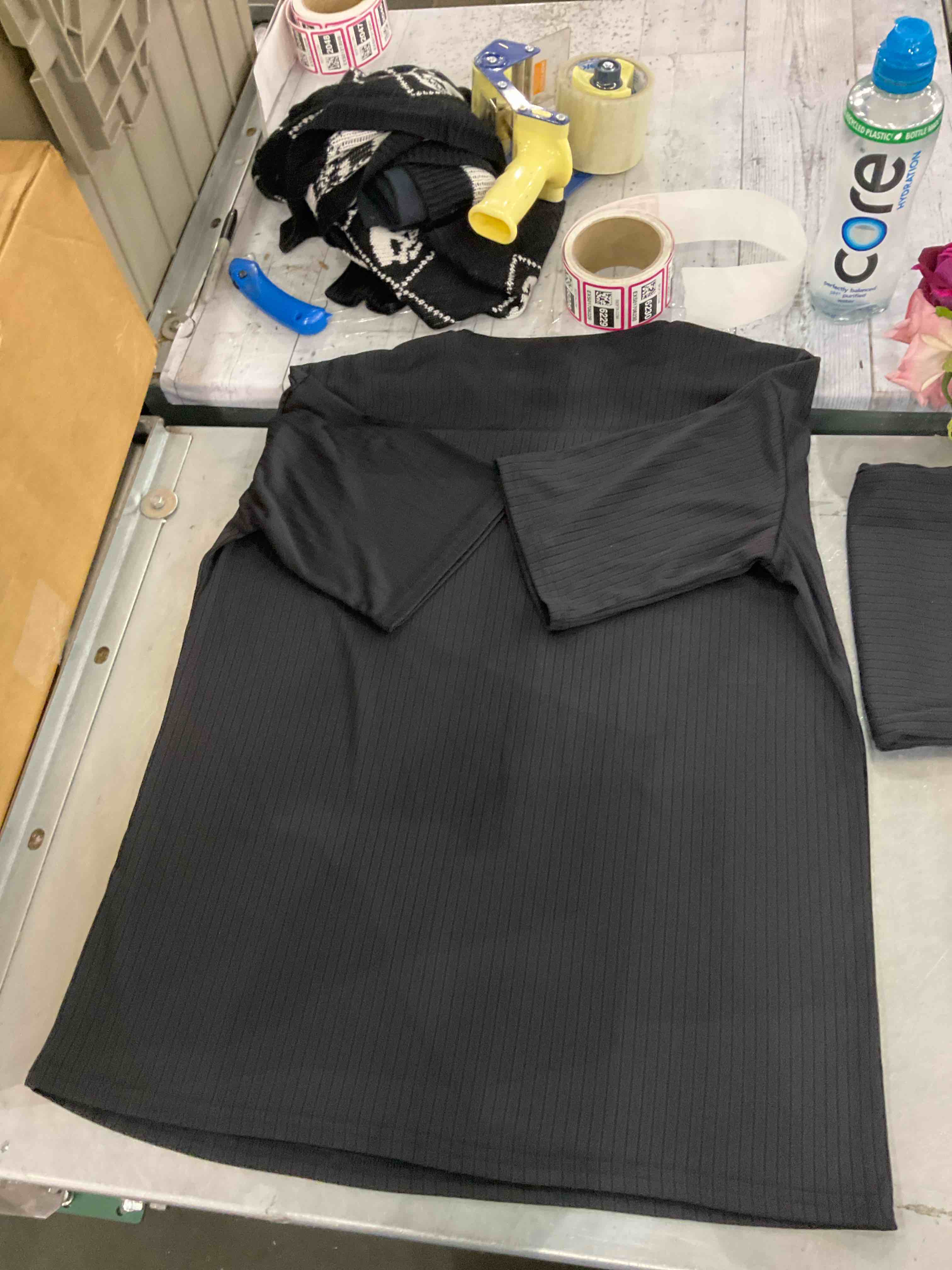 https://s3.amazonaws.com/lotting-images-prod/BargainHunt/EXS01706225_1715861033867.jpeg
