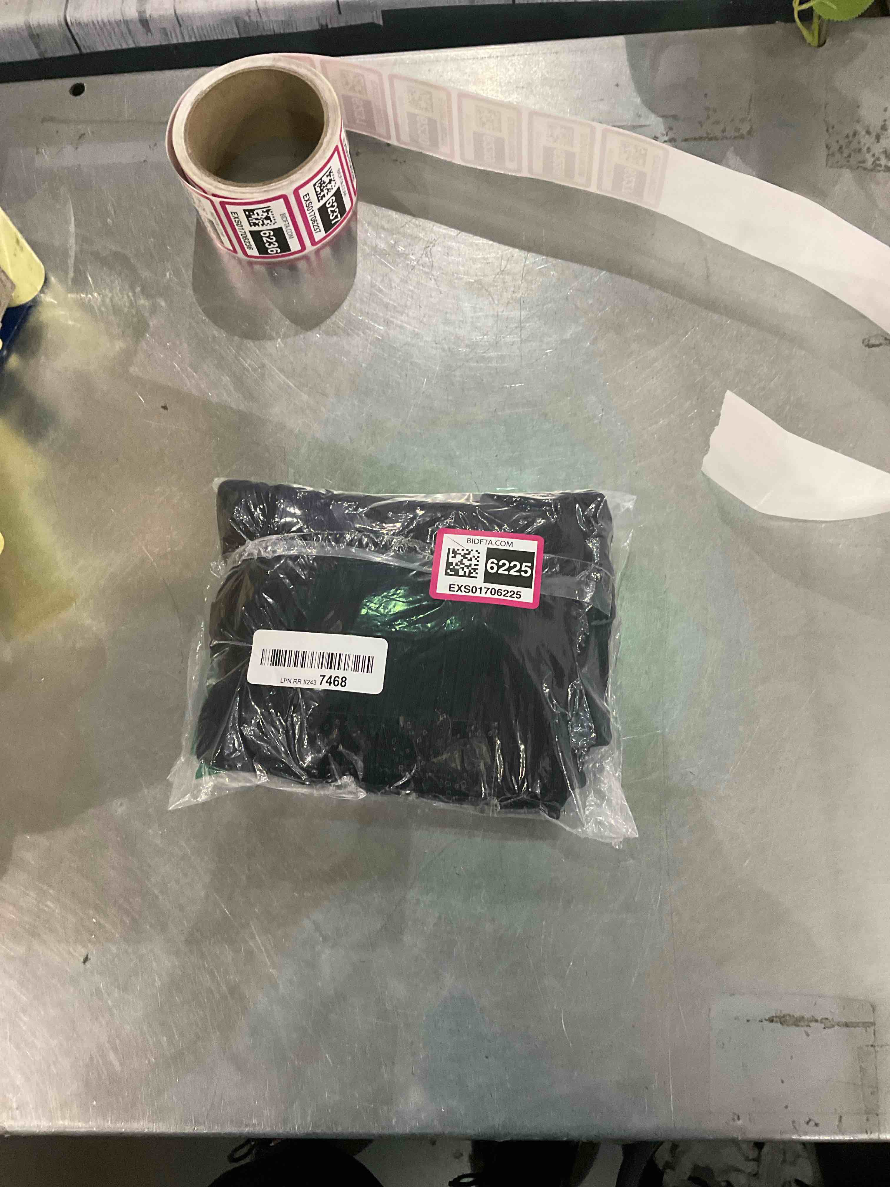 https://s3.amazonaws.com/lotting-images-prod/BargainHunt/EXS01706225_1715861121950.jpeg