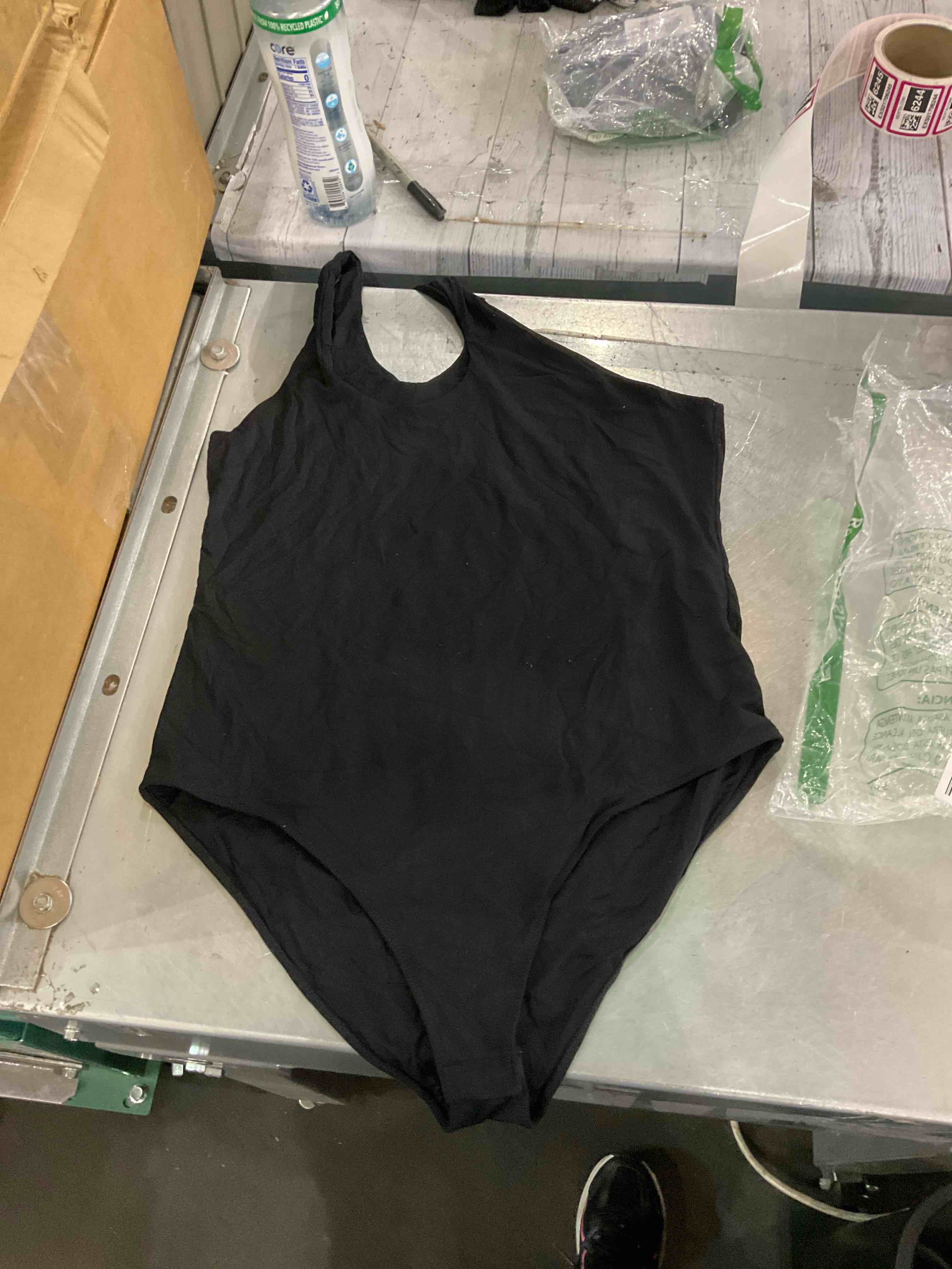 https://s3.amazonaws.com/lotting-images-prod/BargainHunt/EXS01706236_1715863993752.jpeg