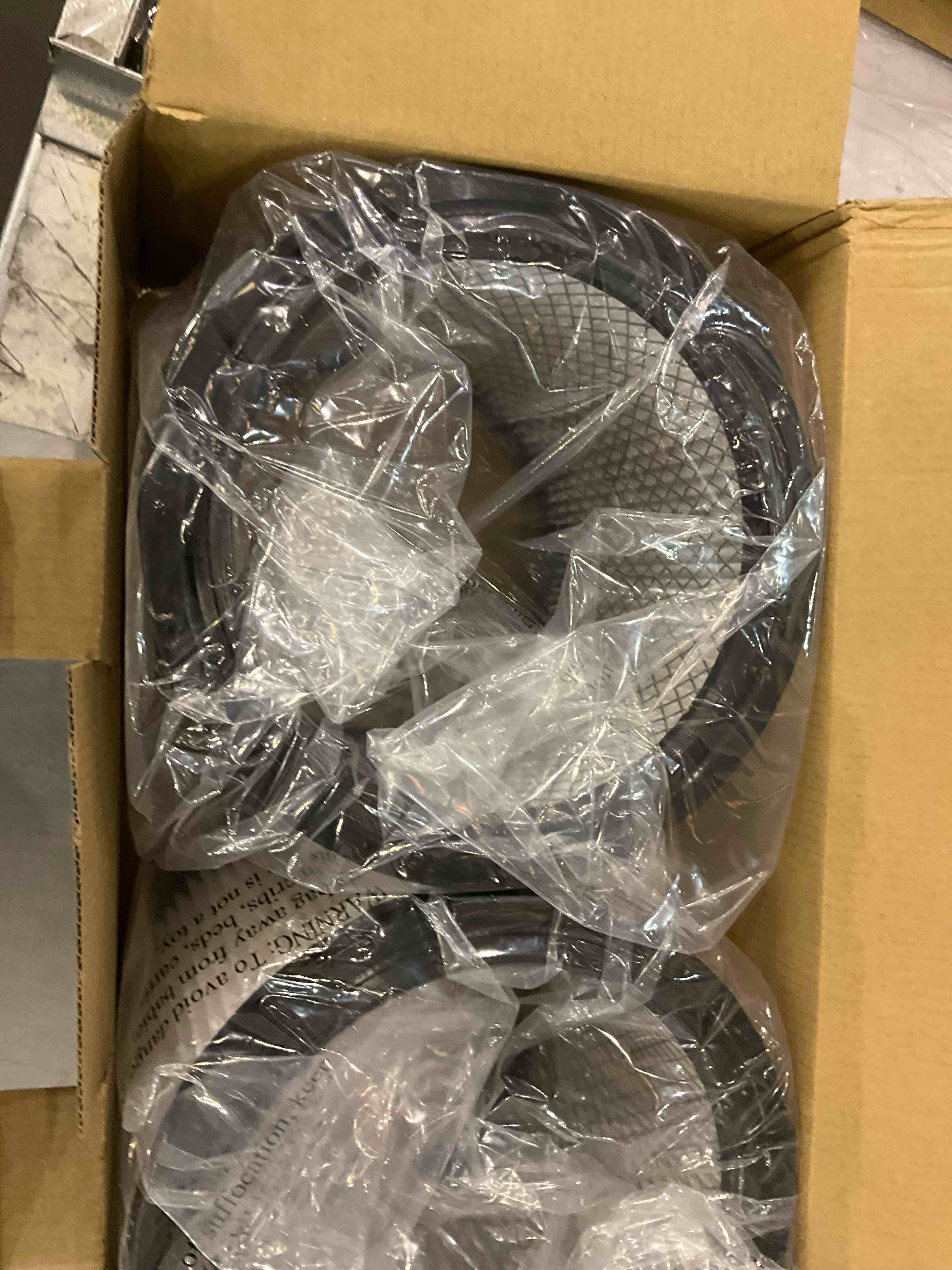 https://s3.amazonaws.com/lotting-images-prod/BargainHunt/EXS01706636_1714652352871.jpeg