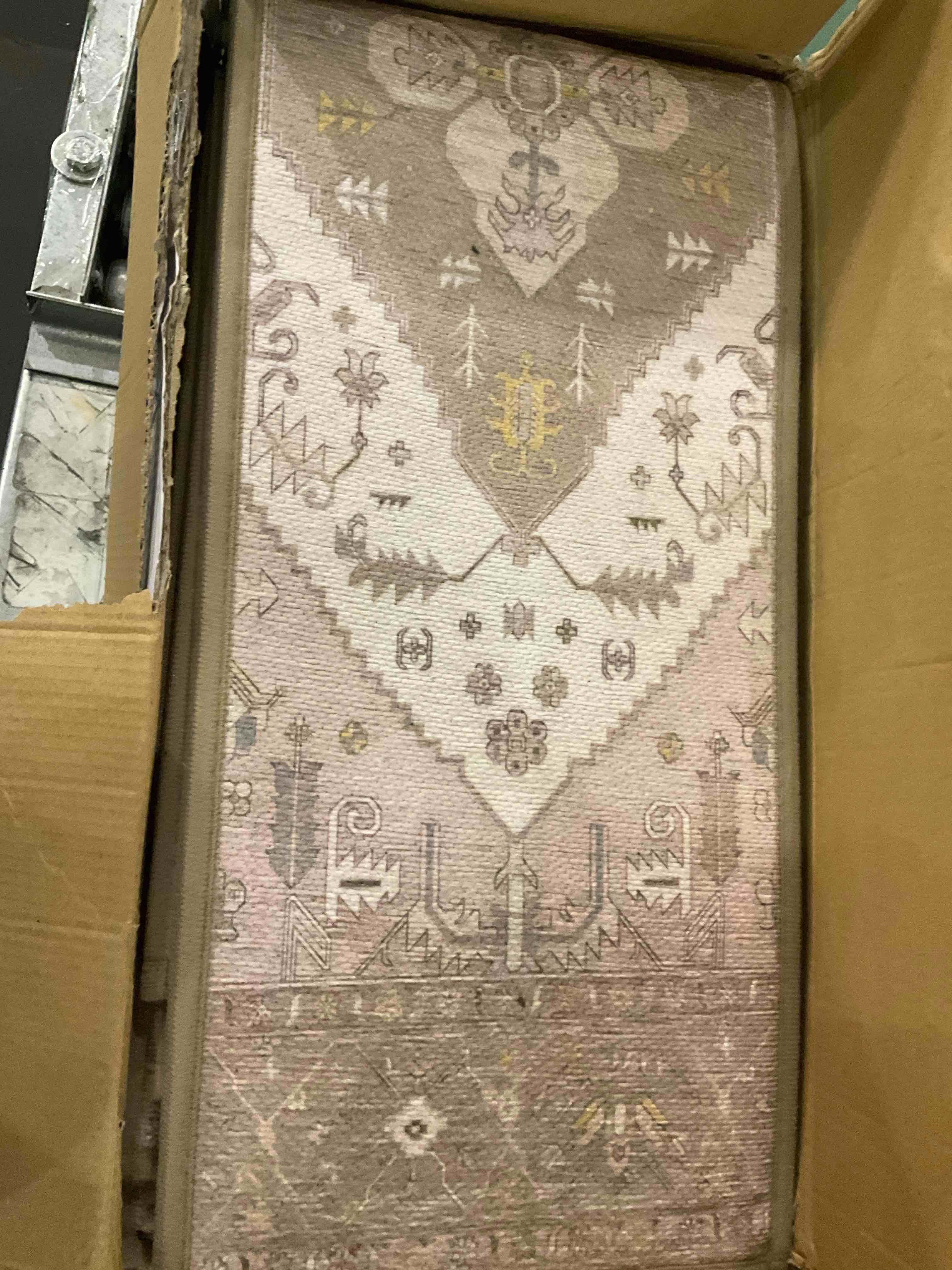 https://s3.amazonaws.com/lotting-images-prod/BargainHunt/EXS01706780_1714739714221.jpeg