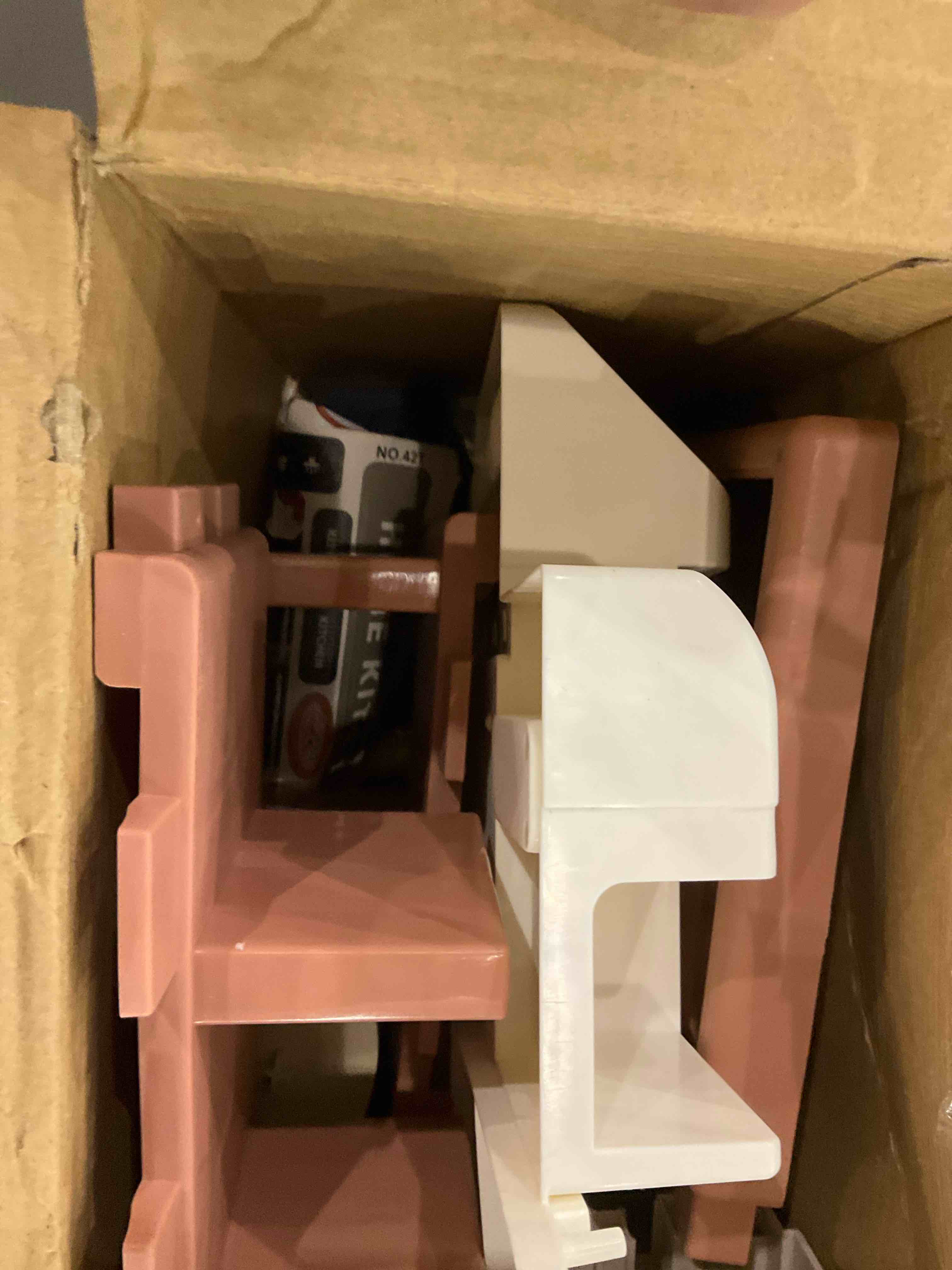 https://s3.amazonaws.com/lotting-images-prod/BargainHunt/EXS01706781_1714739829814.jpeg