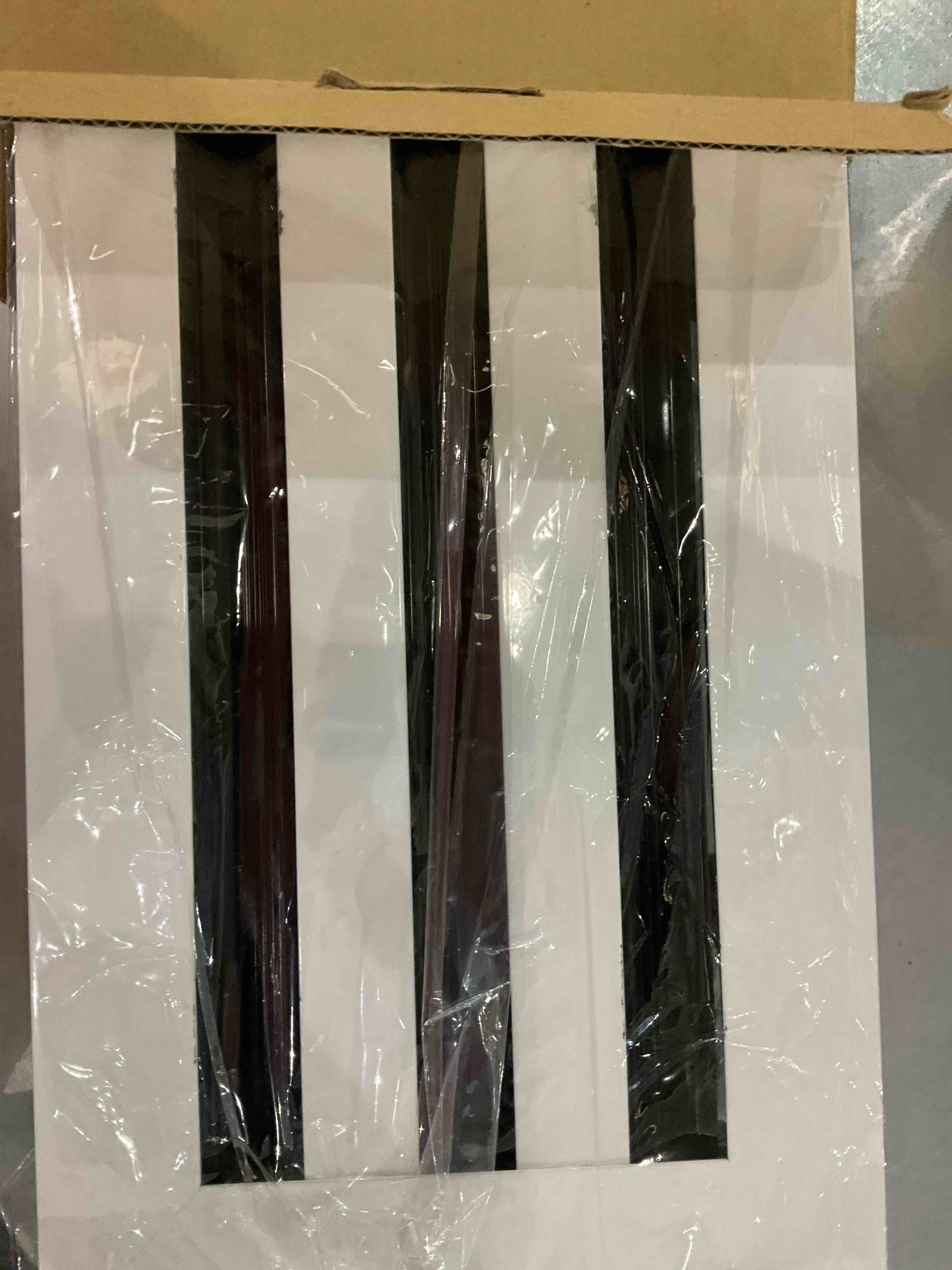 https://s3.amazonaws.com/lotting-images-prod/BargainHunt/EXS01706931_1714997239610.jpeg