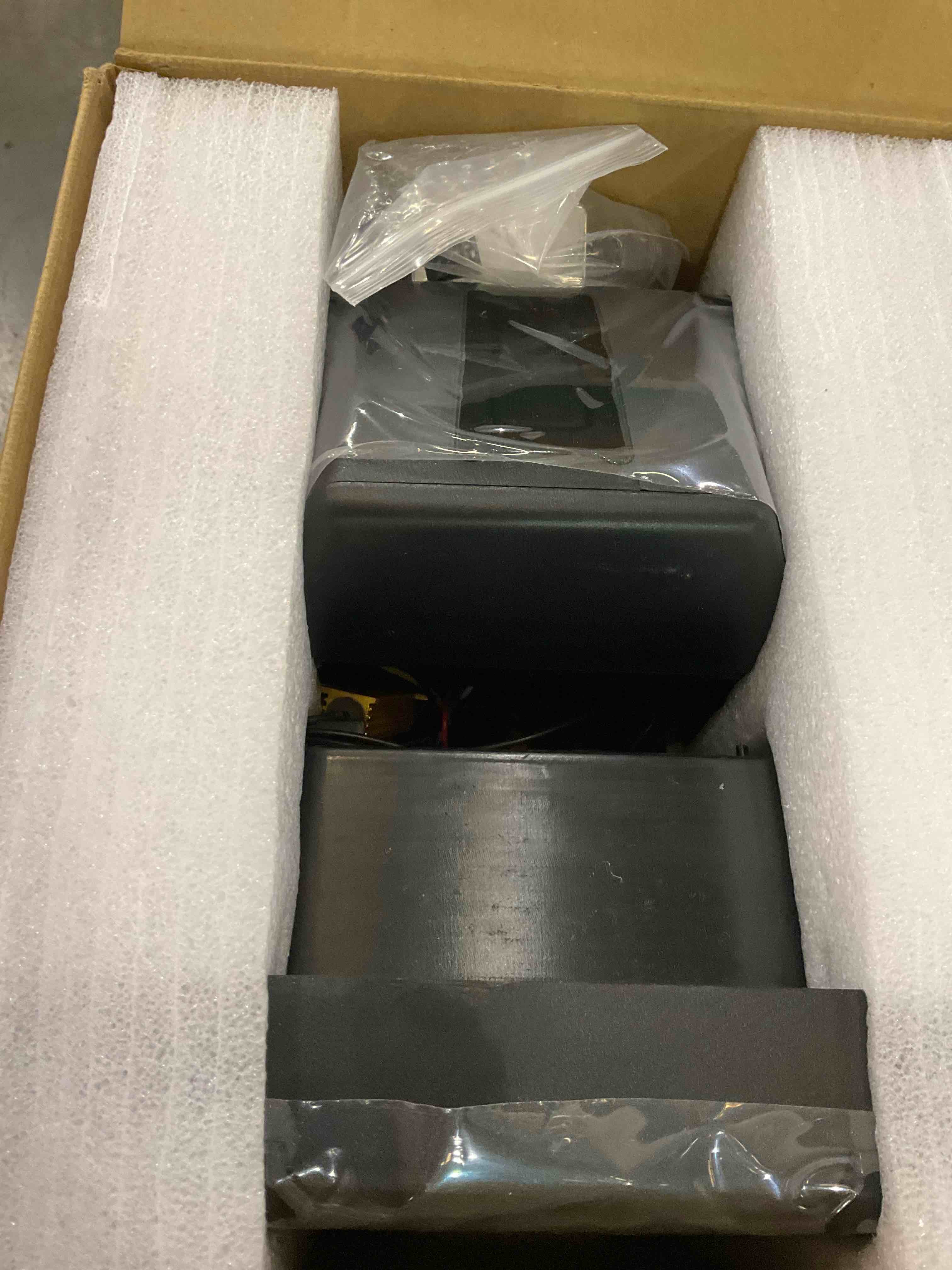 https://s3.amazonaws.com/lotting-images-prod/BargainHunt/EXS01706950_1715001672467.jpeg