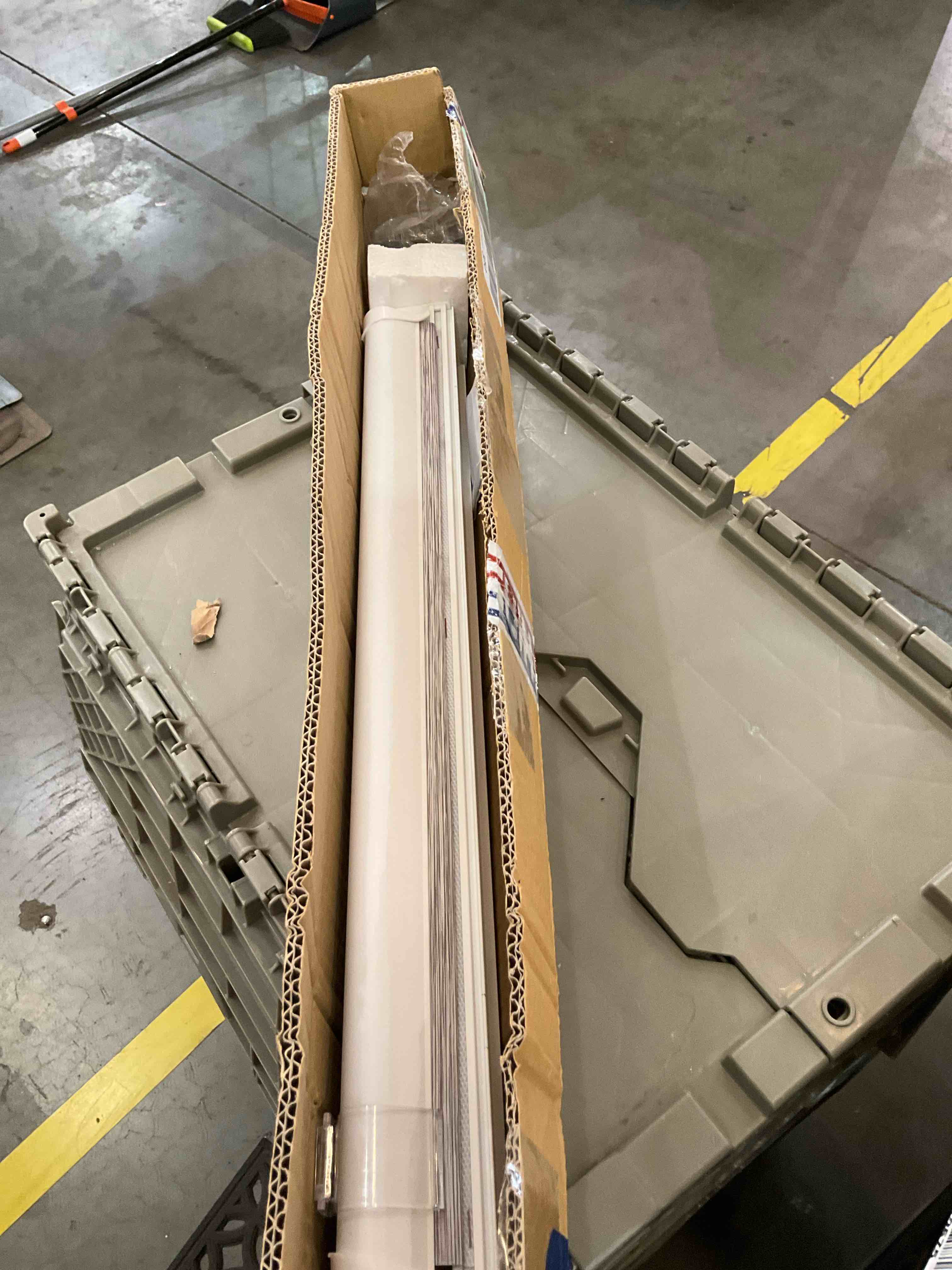 https://s3.amazonaws.com/lotting-images-prod/BargainHunt/EXS01707088_1713459821829.jpeg