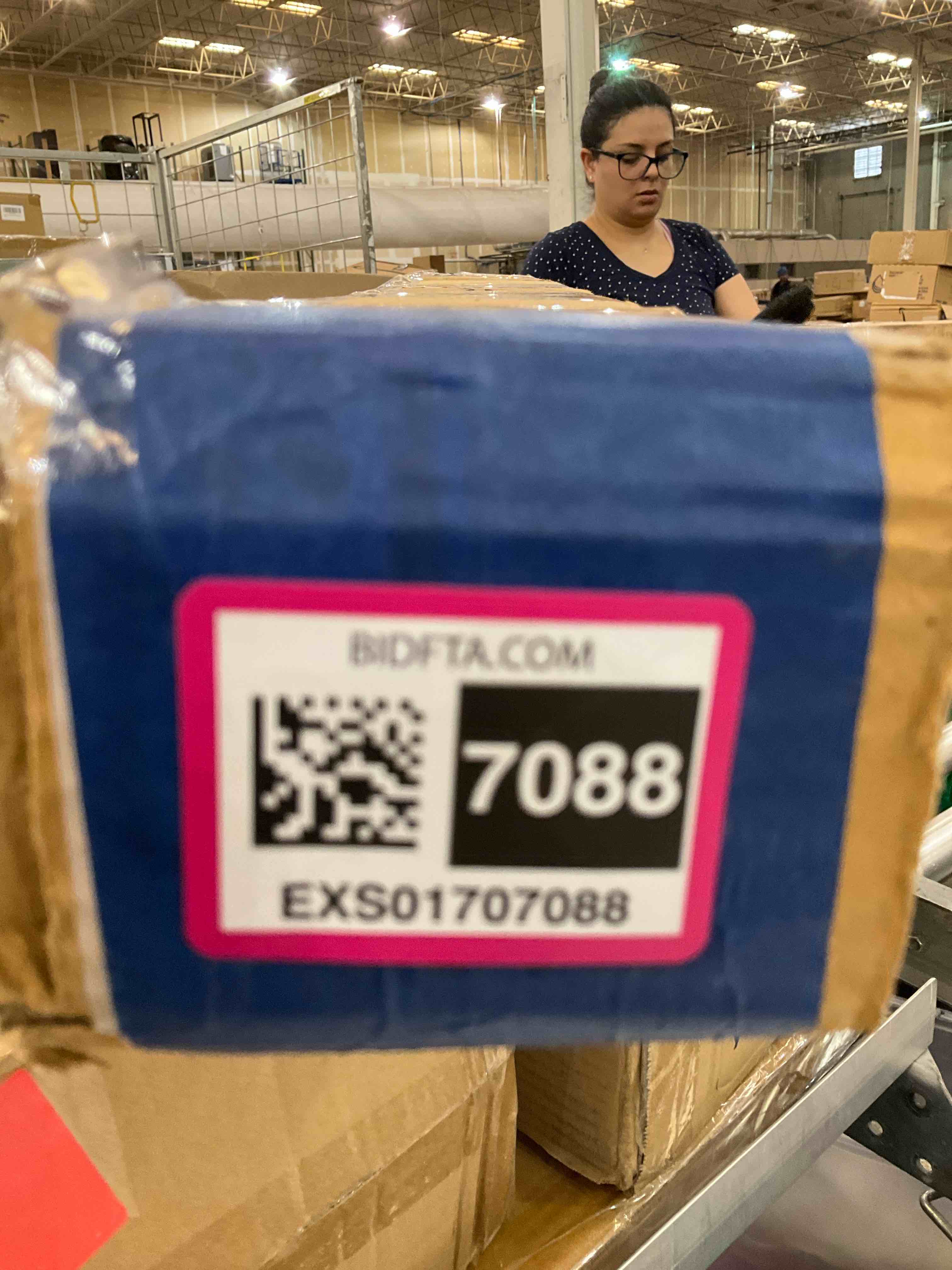 https://s3.amazonaws.com/lotting-images-prod/BargainHunt/EXS01707088_1713459871921.jpeg