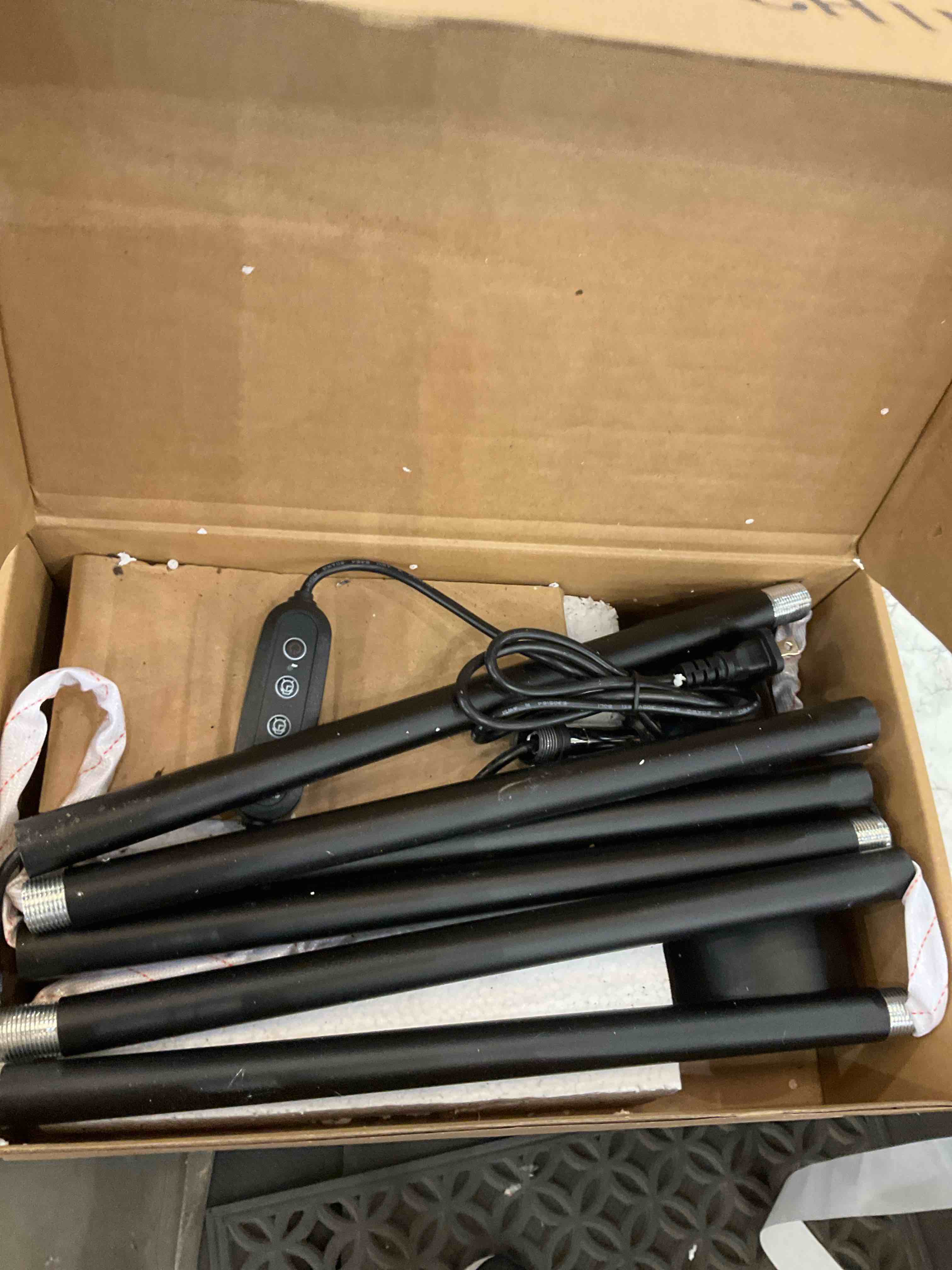 https://s3.amazonaws.com/lotting-images-prod/BargainHunt/EXS01707119_1713467398230.jpeg