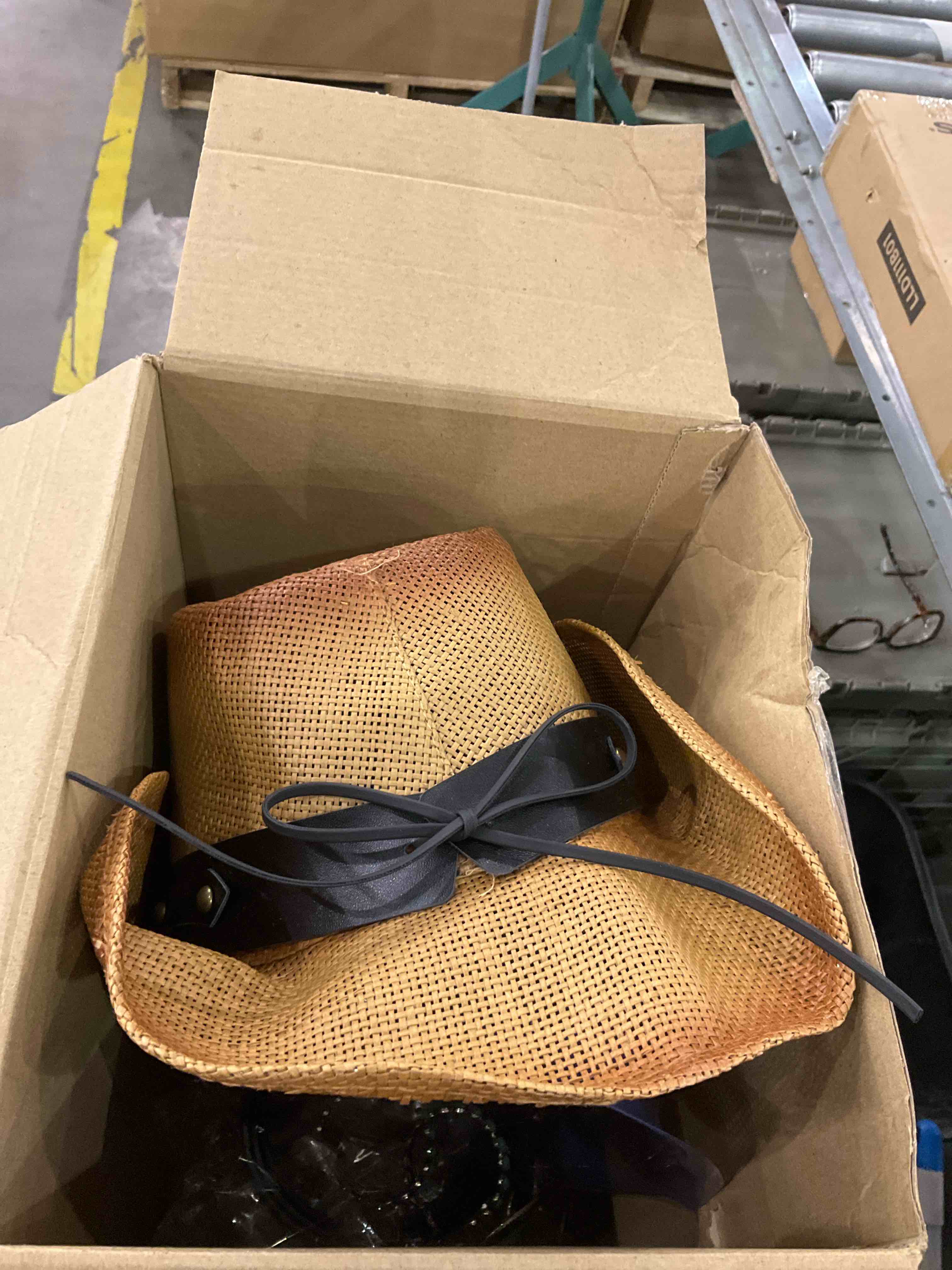 https://s3.amazonaws.com/lotting-images-prod/BargainHunt/EXS01707149_1713528573726.jpeg