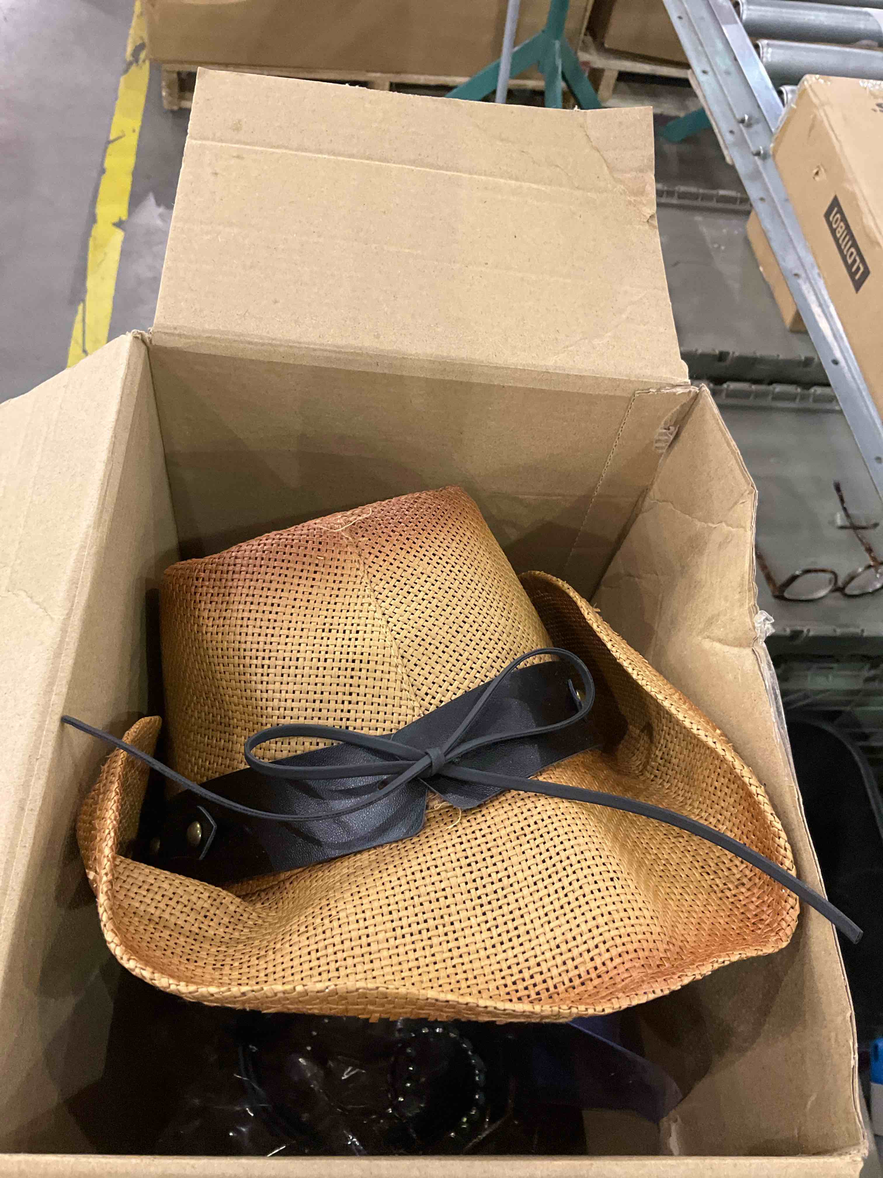 https://s3.amazonaws.com/lotting-images-prod/BargainHunt/EXS01707149_1713528574720.jpeg