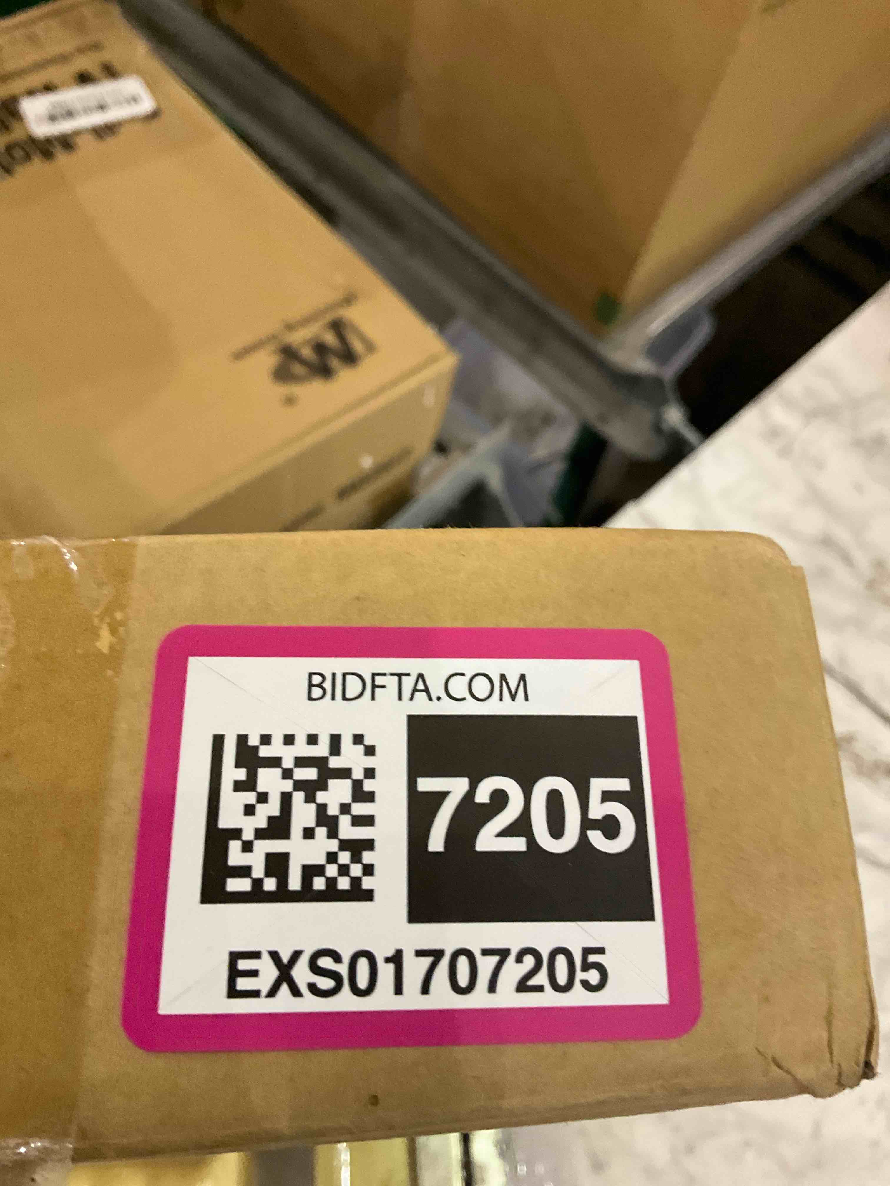 https://s3.amazonaws.com/lotting-images-prod/BargainHunt/EXS01707205_1713537877828.jpeg