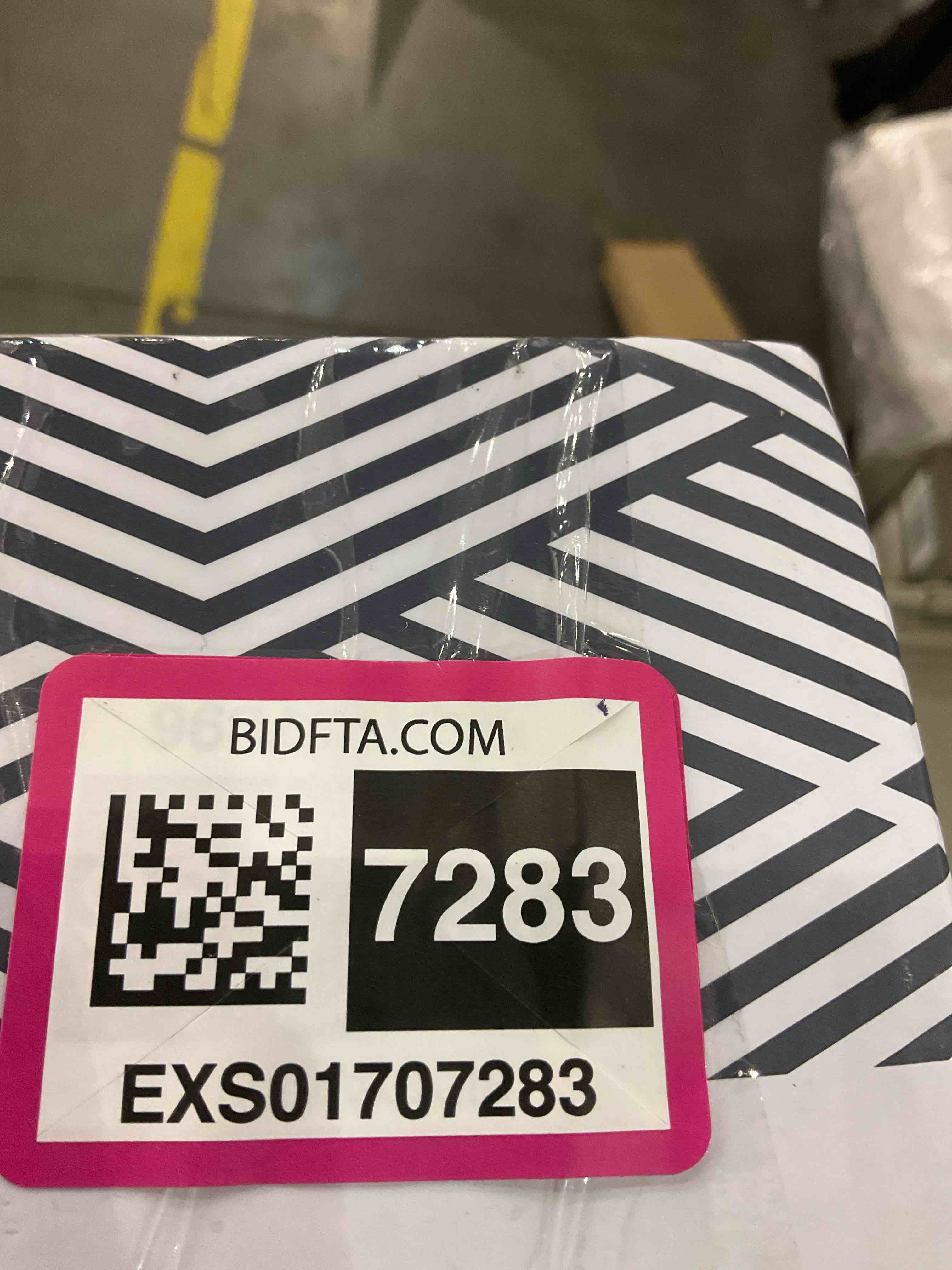 https://s3.amazonaws.com/lotting-images-prod/BargainHunt/EXS01707283_1713785527977.jpeg