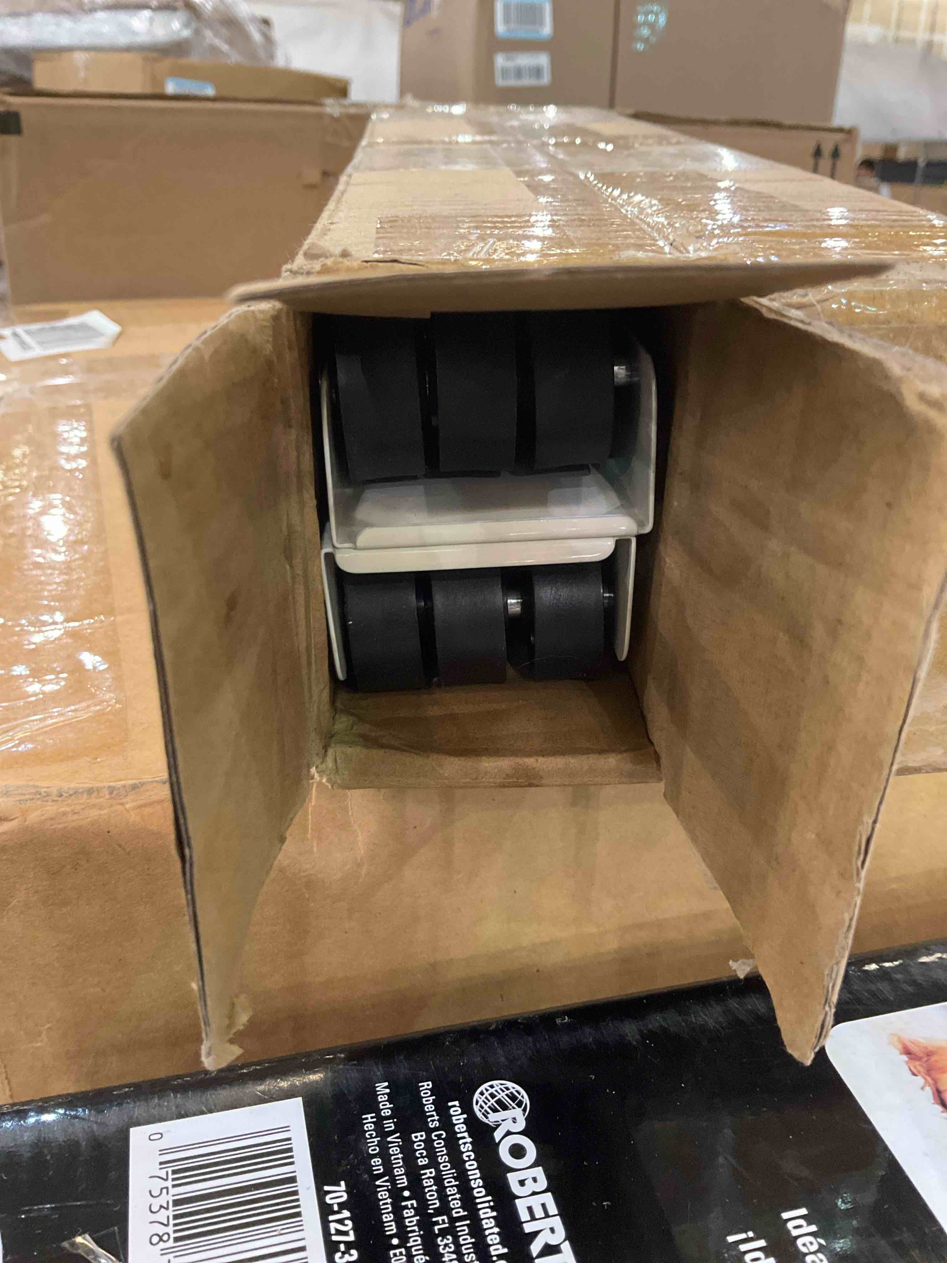 https://s3.amazonaws.com/lotting-images-prod/BargainHunt/EXS01707402_1713811481768.jpeg