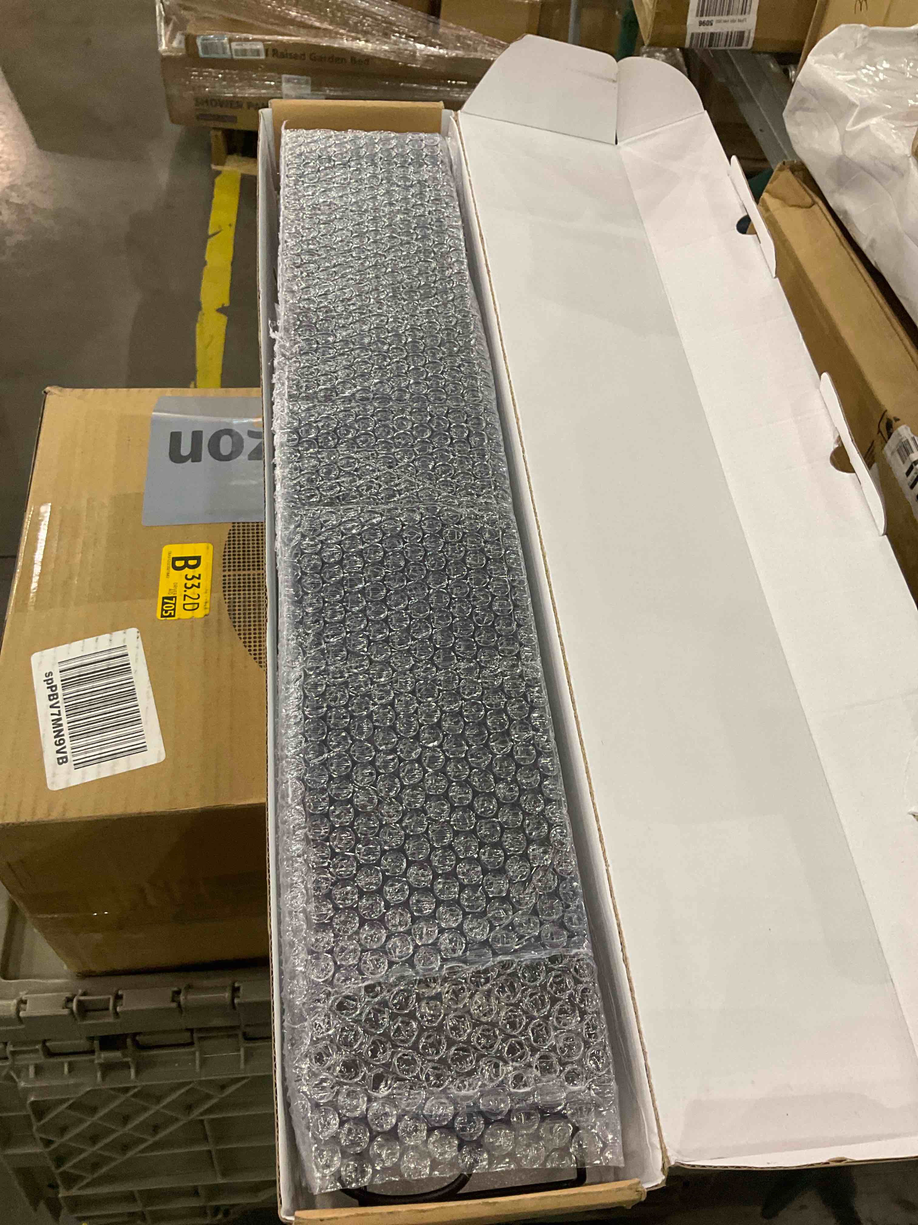 https://s3.amazonaws.com/lotting-images-prod/BargainHunt/EXS01707416_1713871483922.jpeg