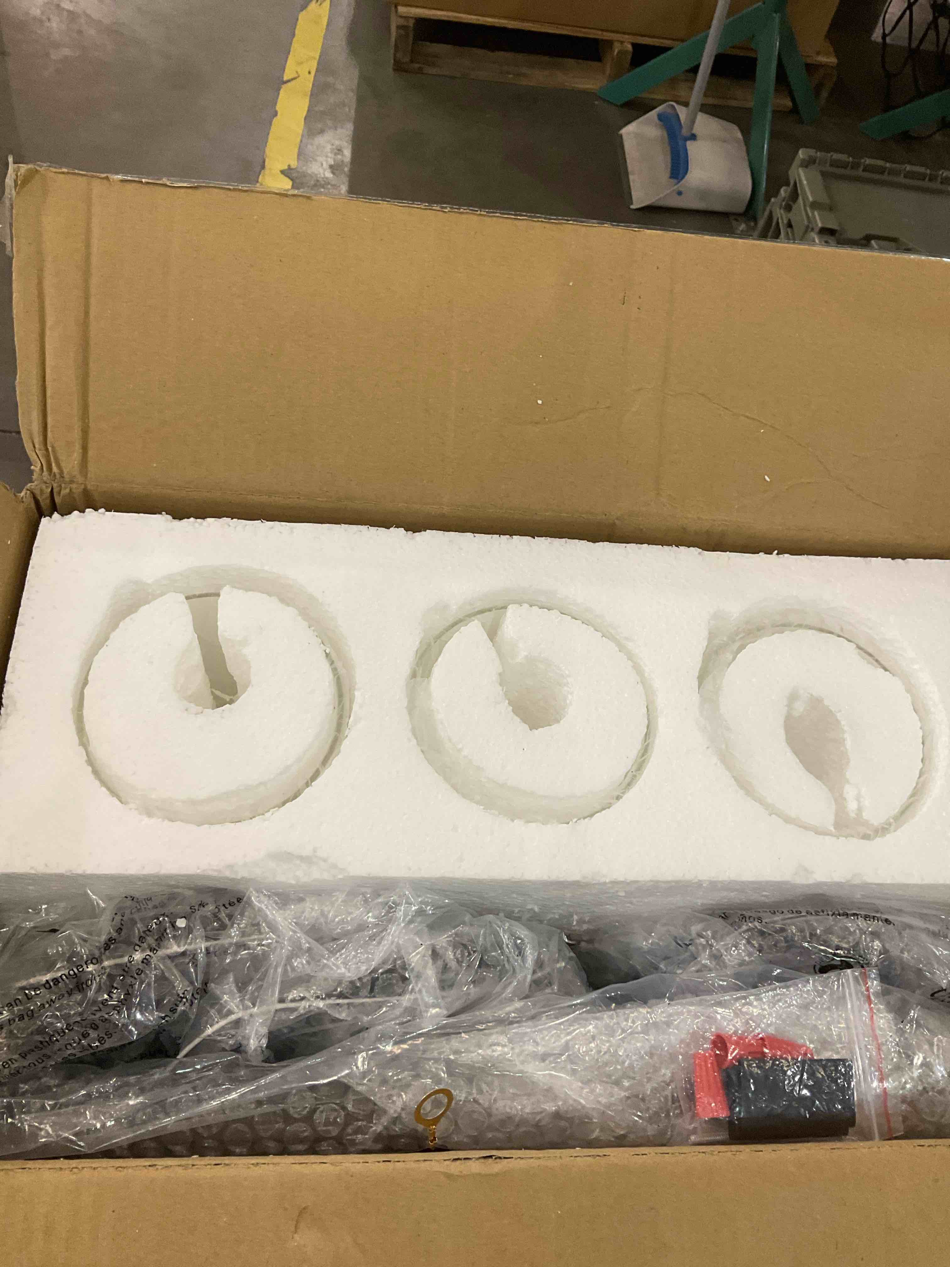 https://s3.amazonaws.com/lotting-images-prod/BargainHunt/EXS01707467_1713881390450.jpeg