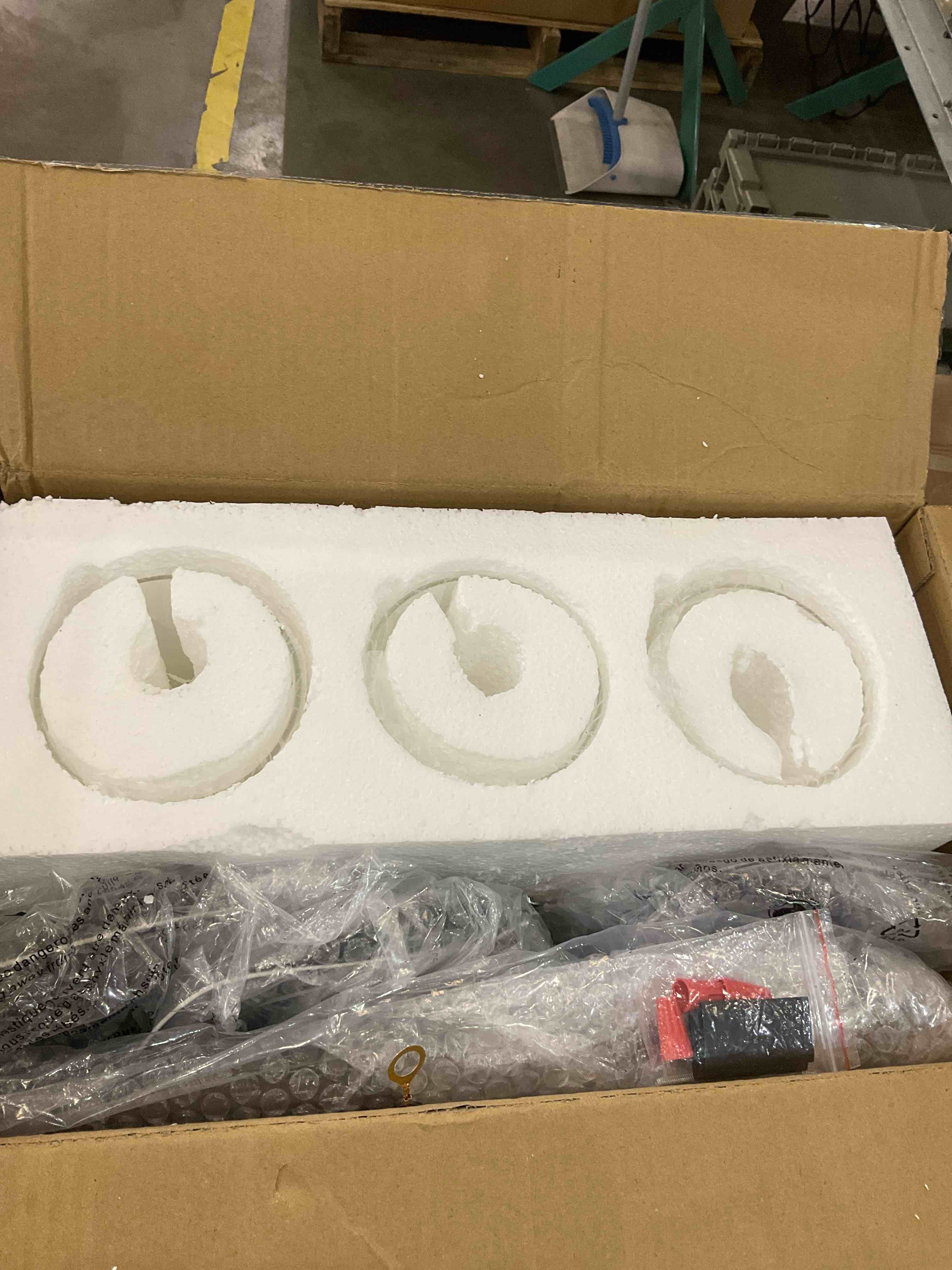 https://s3.amazonaws.com/lotting-images-prod/BargainHunt/EXS01707467_1713881391773.jpeg
