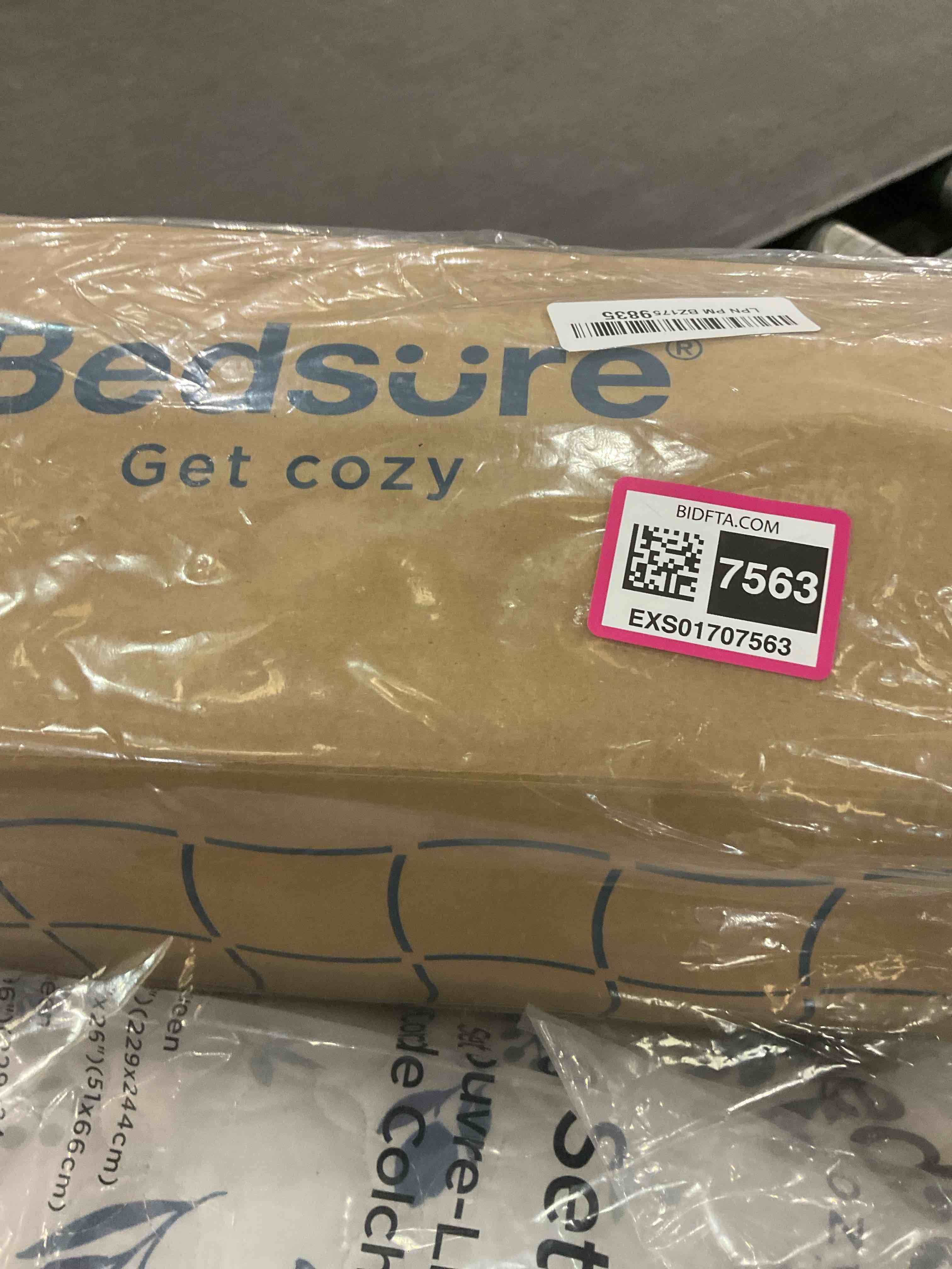 https://s3.amazonaws.com/lotting-images-prod/BargainHunt/EXS01707563_1713549199886.jpeg