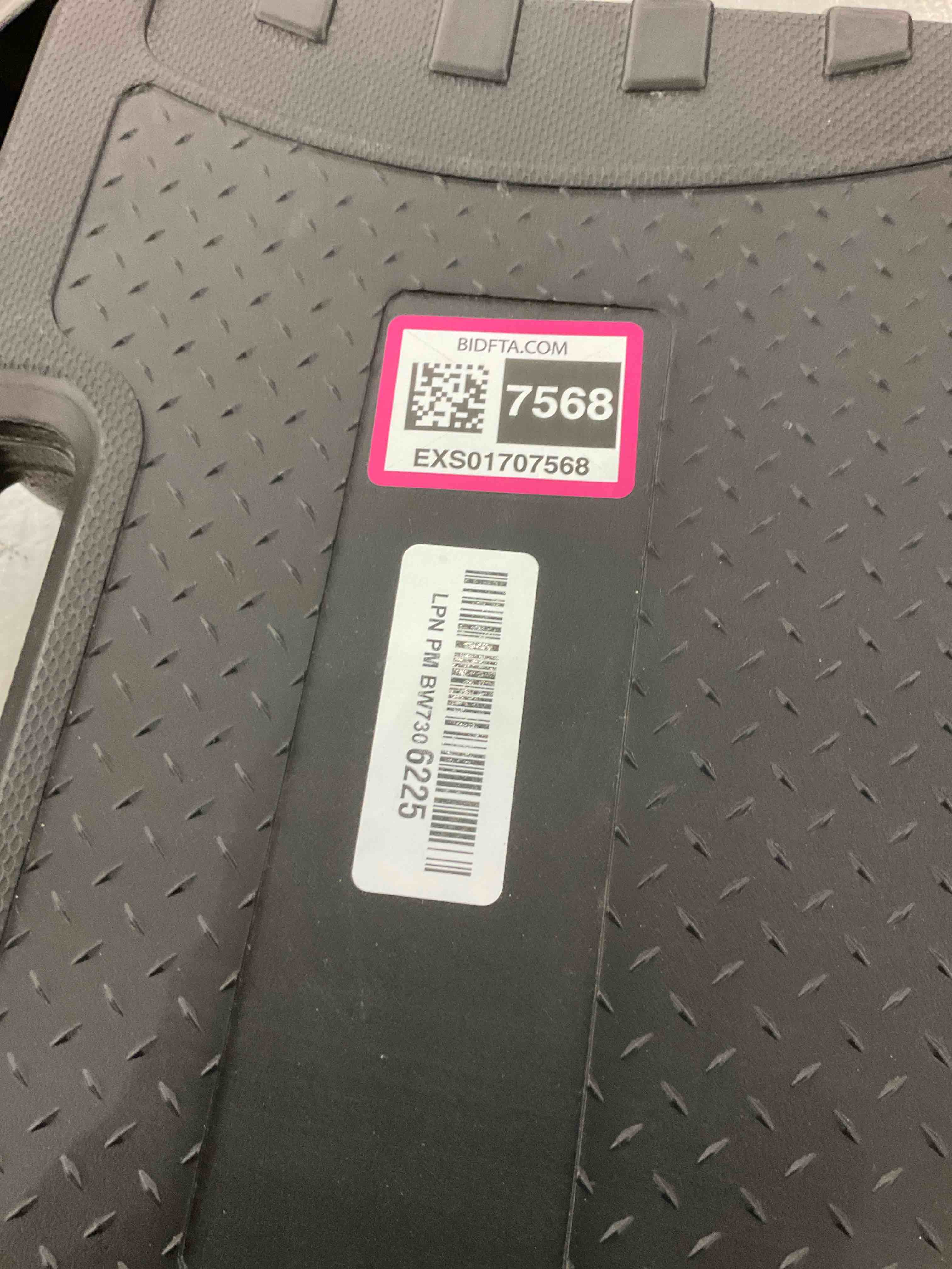 https://s3.amazonaws.com/lotting-images-prod/BargainHunt/EXS01707568_1713552031456.jpeg