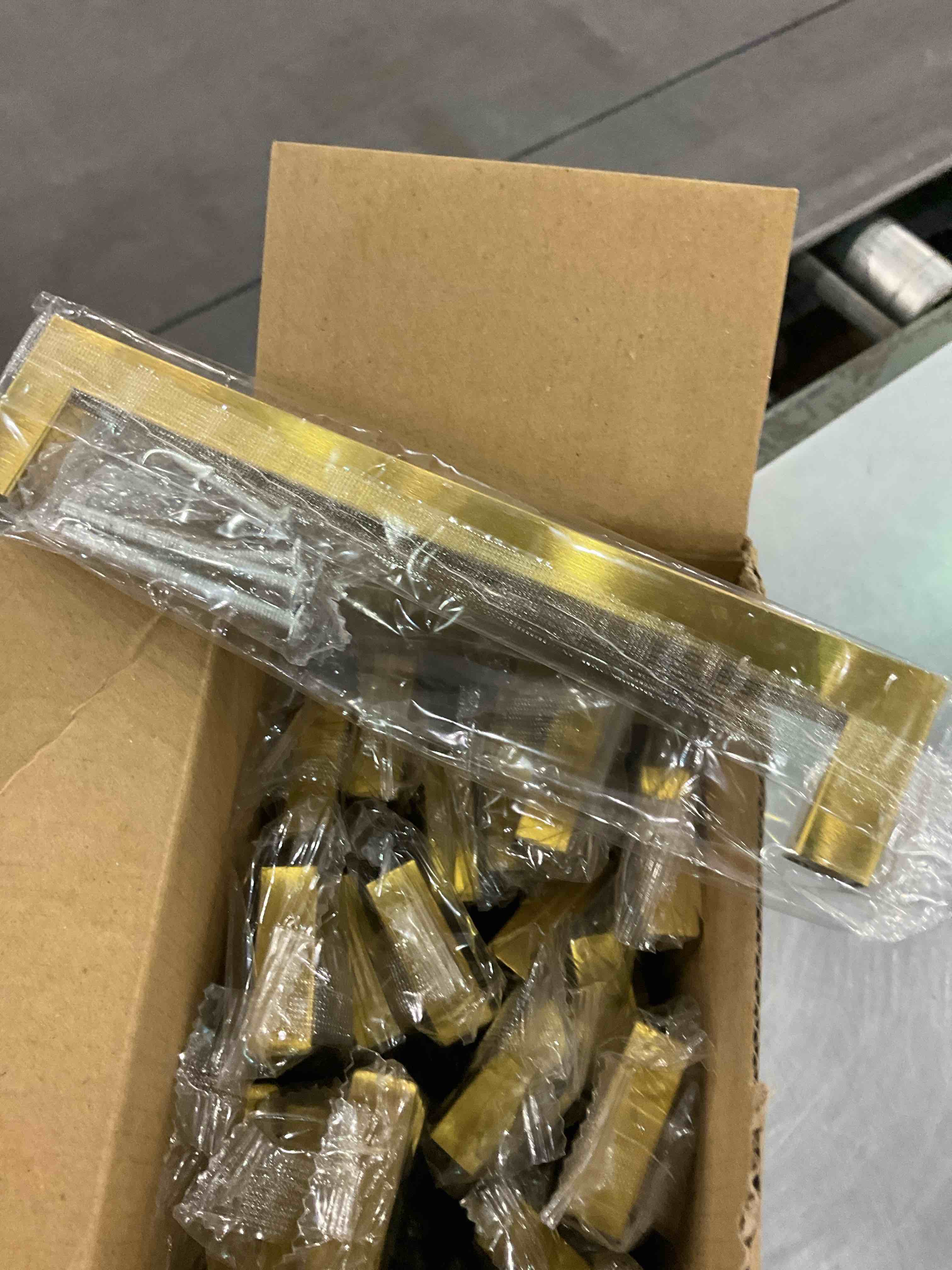 https://s3.amazonaws.com/lotting-images-prod/BargainHunt/EXS01707590_1713786446528.jpeg