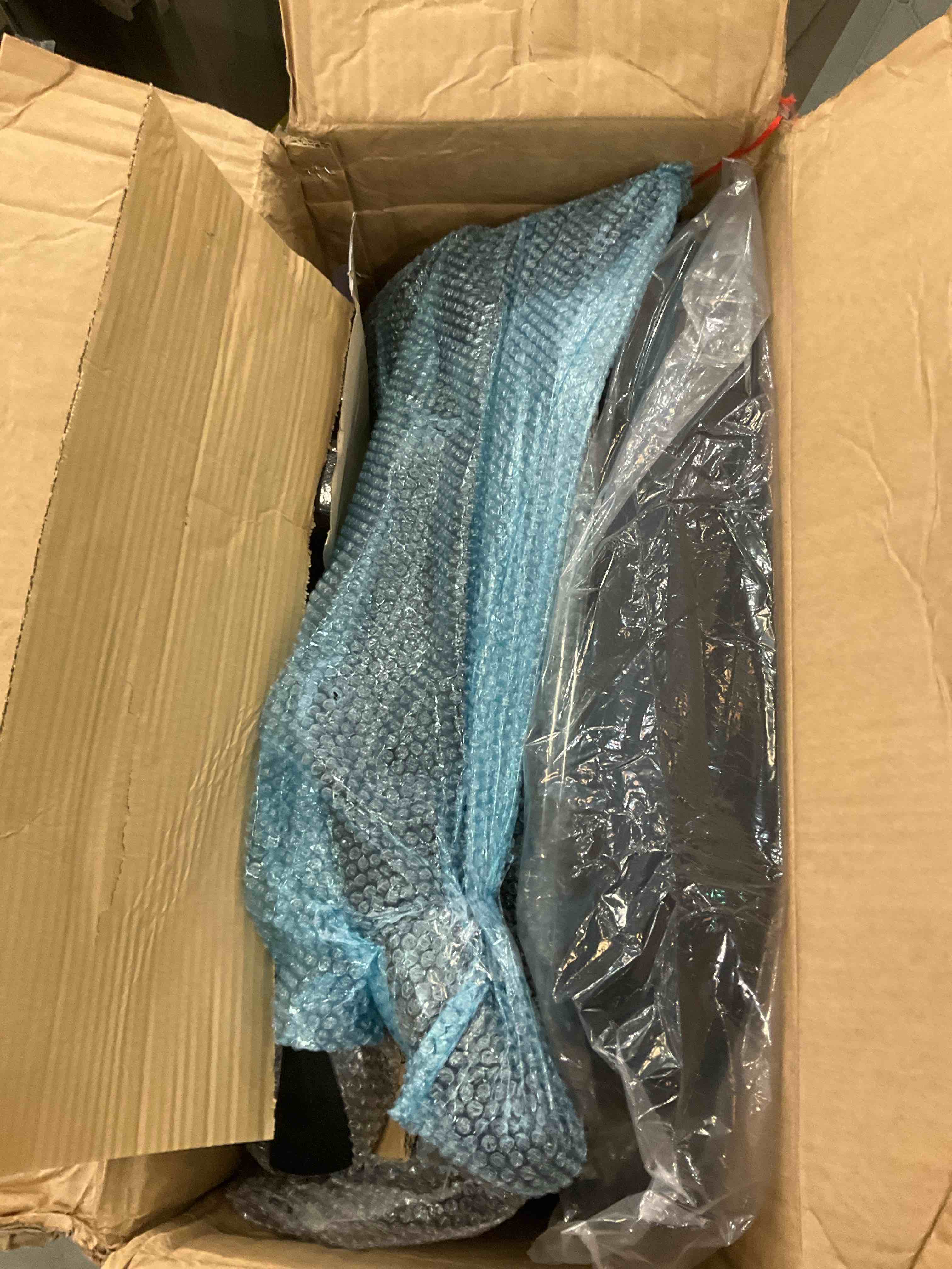 https://s3.amazonaws.com/lotting-images-prod/BargainHunt/EXS01707667_1713800879715.jpeg