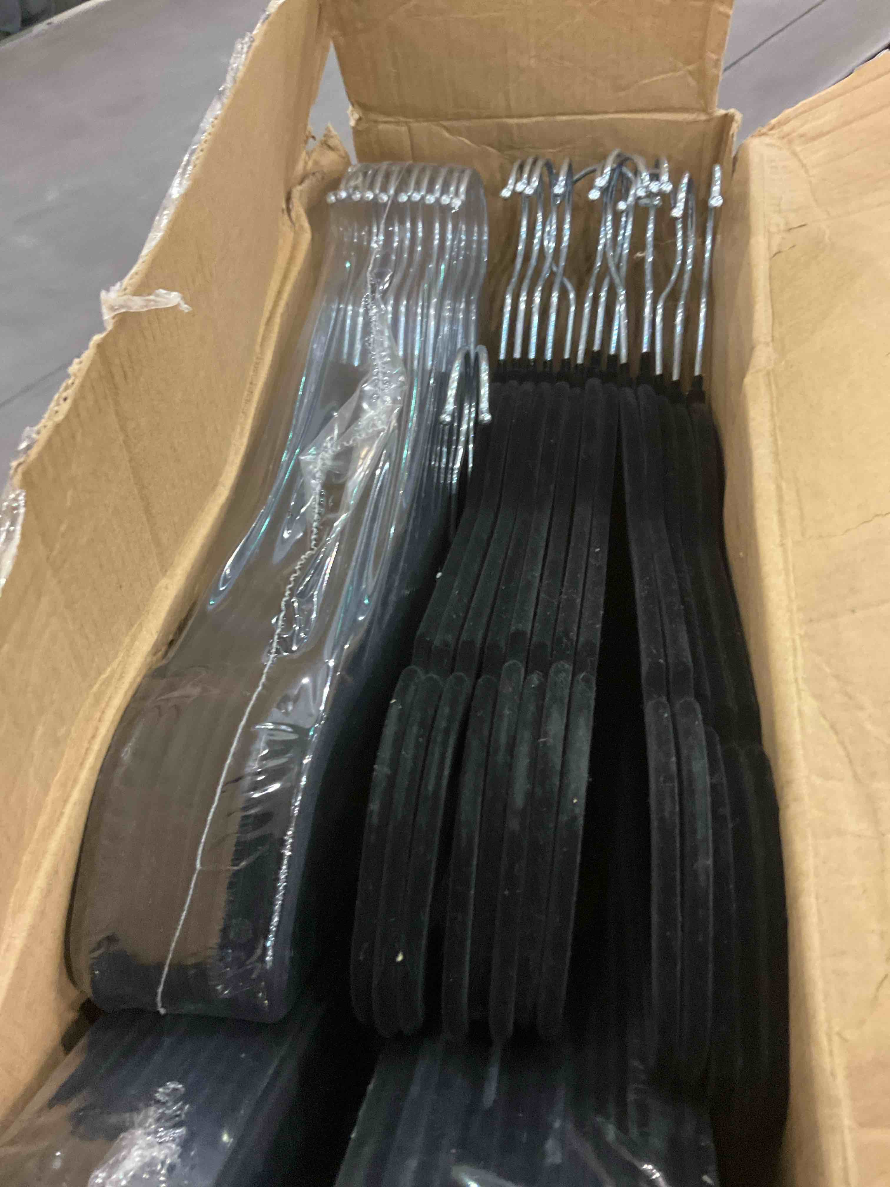 https://s3.amazonaws.com/lotting-images-prod/BargainHunt/EXS01707738_1713873234639.jpeg