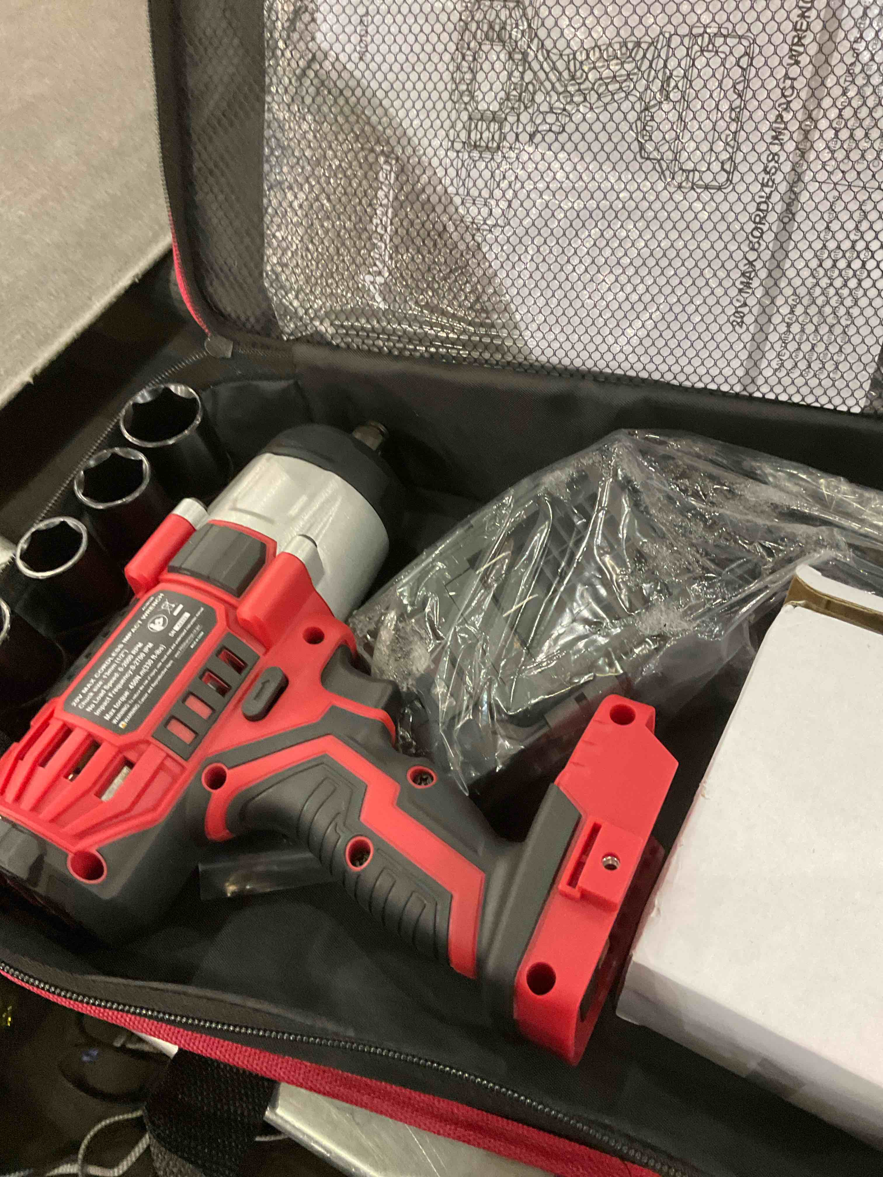 https://s3.amazonaws.com/lotting-images-prod/BargainHunt/EXS01707754_1713876479098.jpeg