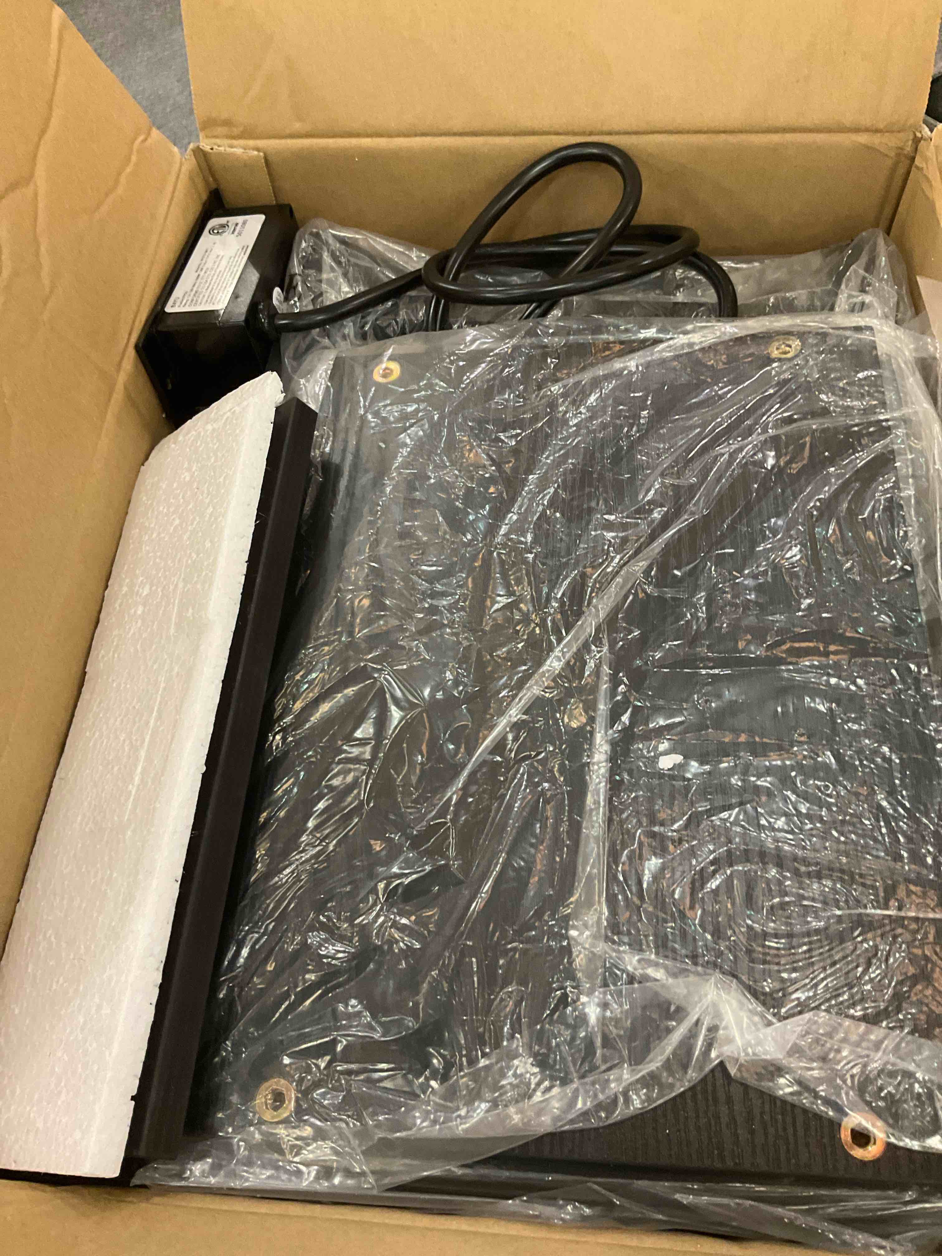 https://s3.amazonaws.com/lotting-images-prod/BargainHunt/EXS01707817_1713897385665.jpeg