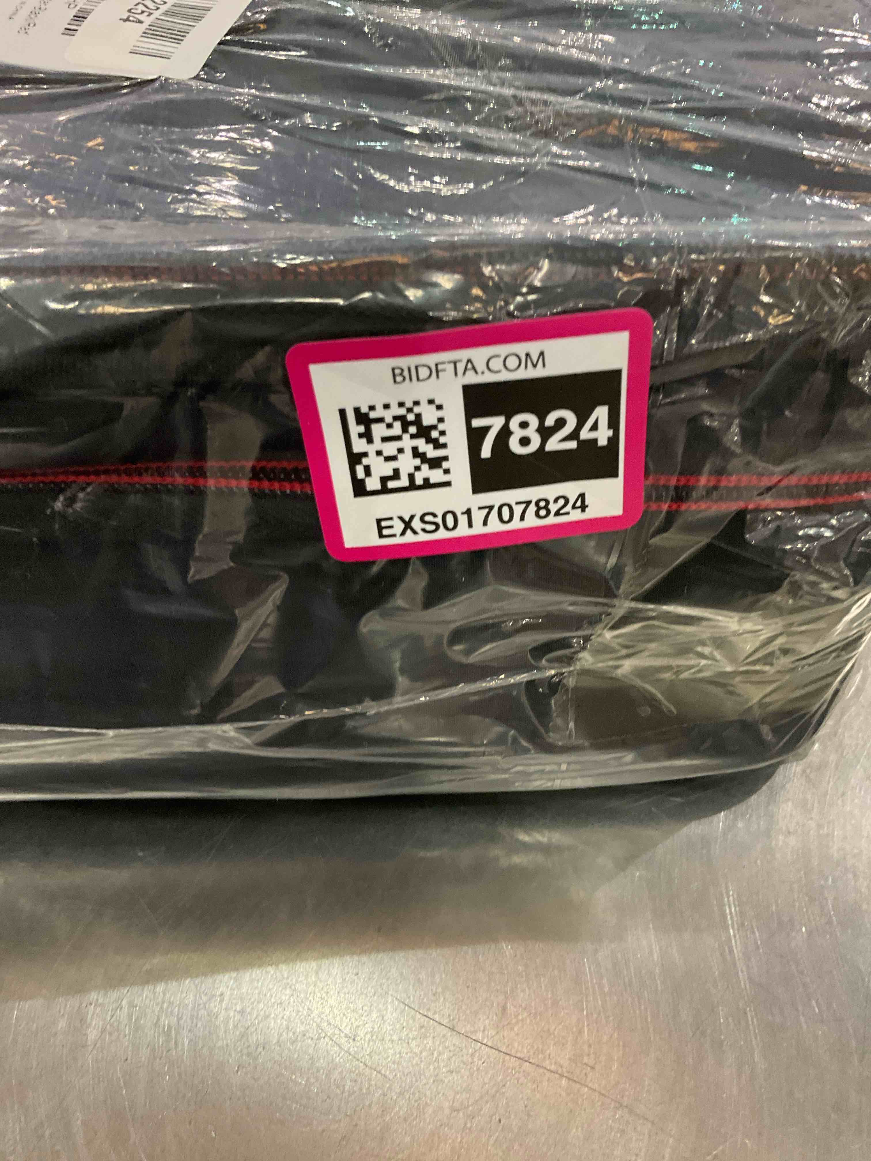 https://s3.amazonaws.com/lotting-images-prod/BargainHunt/EXS01707824_1713898769264.jpeg