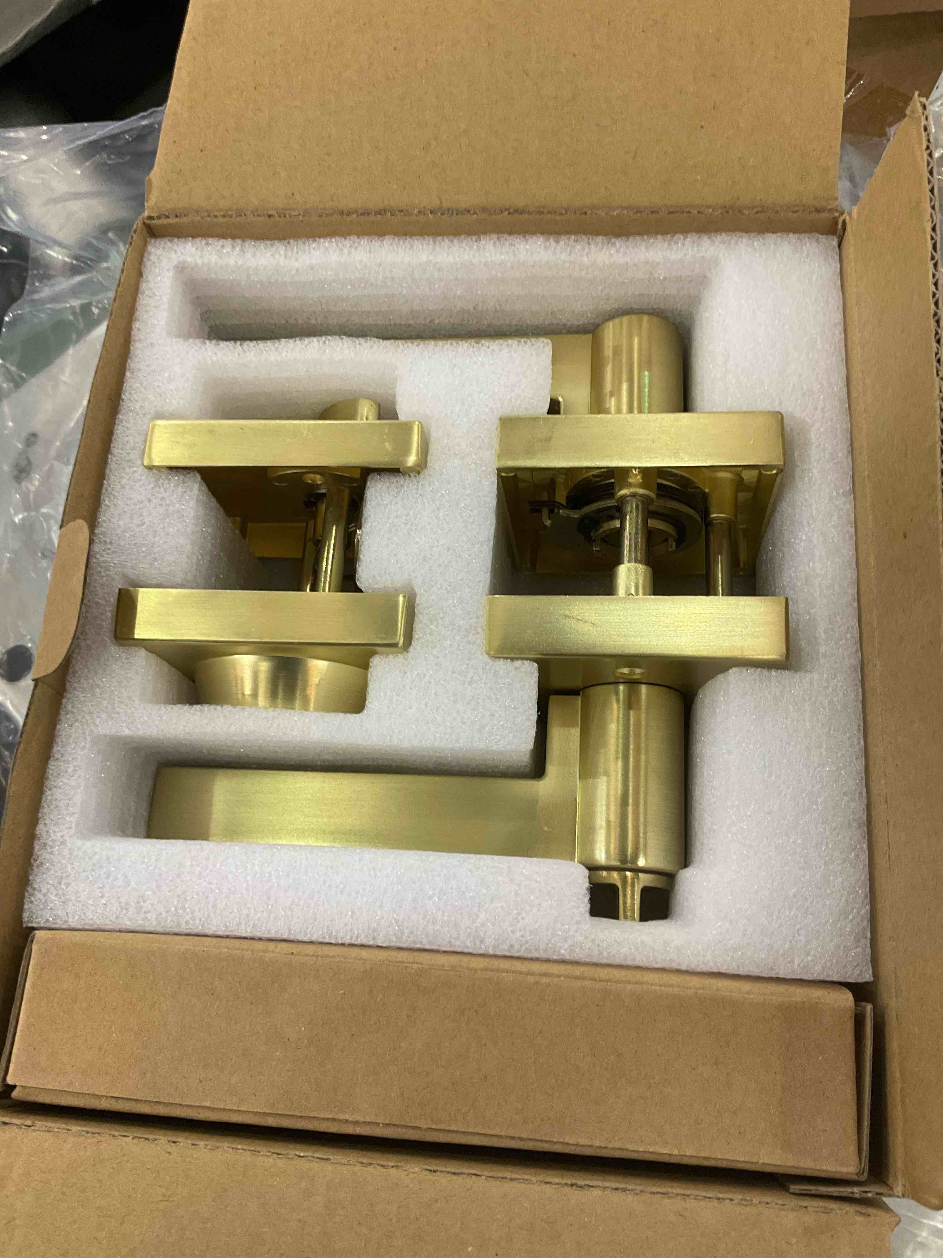 https://s3.amazonaws.com/lotting-images-prod/BargainHunt/EXS01707831_1713899898793.jpeg