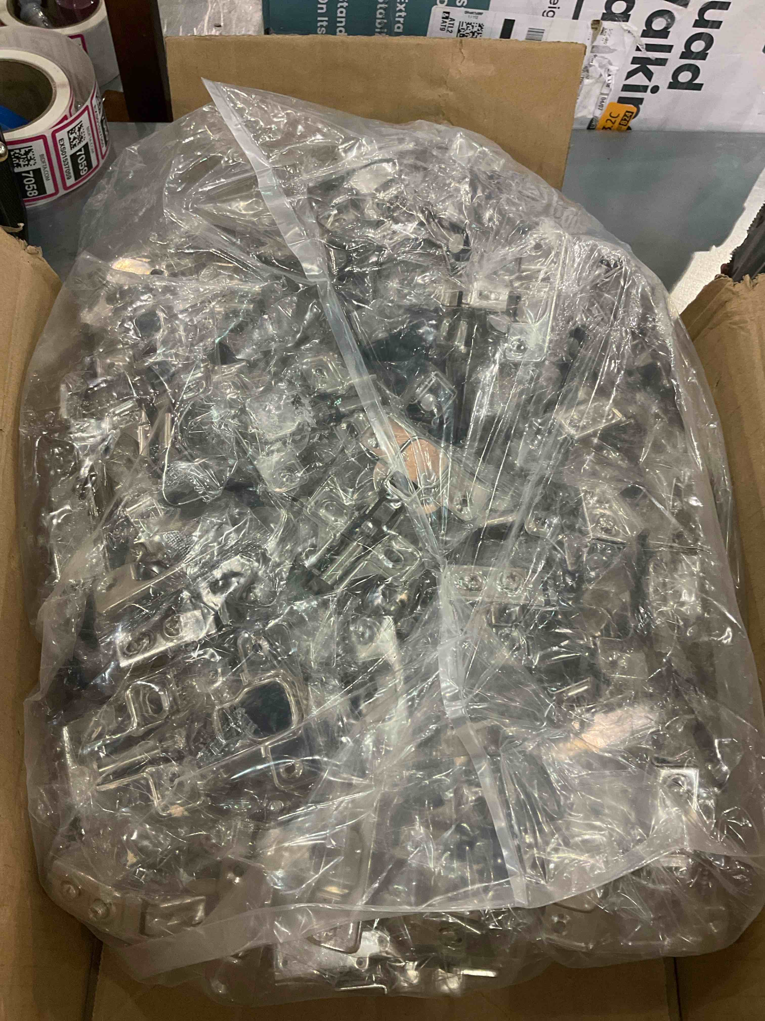 https://s3.amazonaws.com/lotting-images-prod/BargainHunt/EXS01708188_1714652775209.jpeg