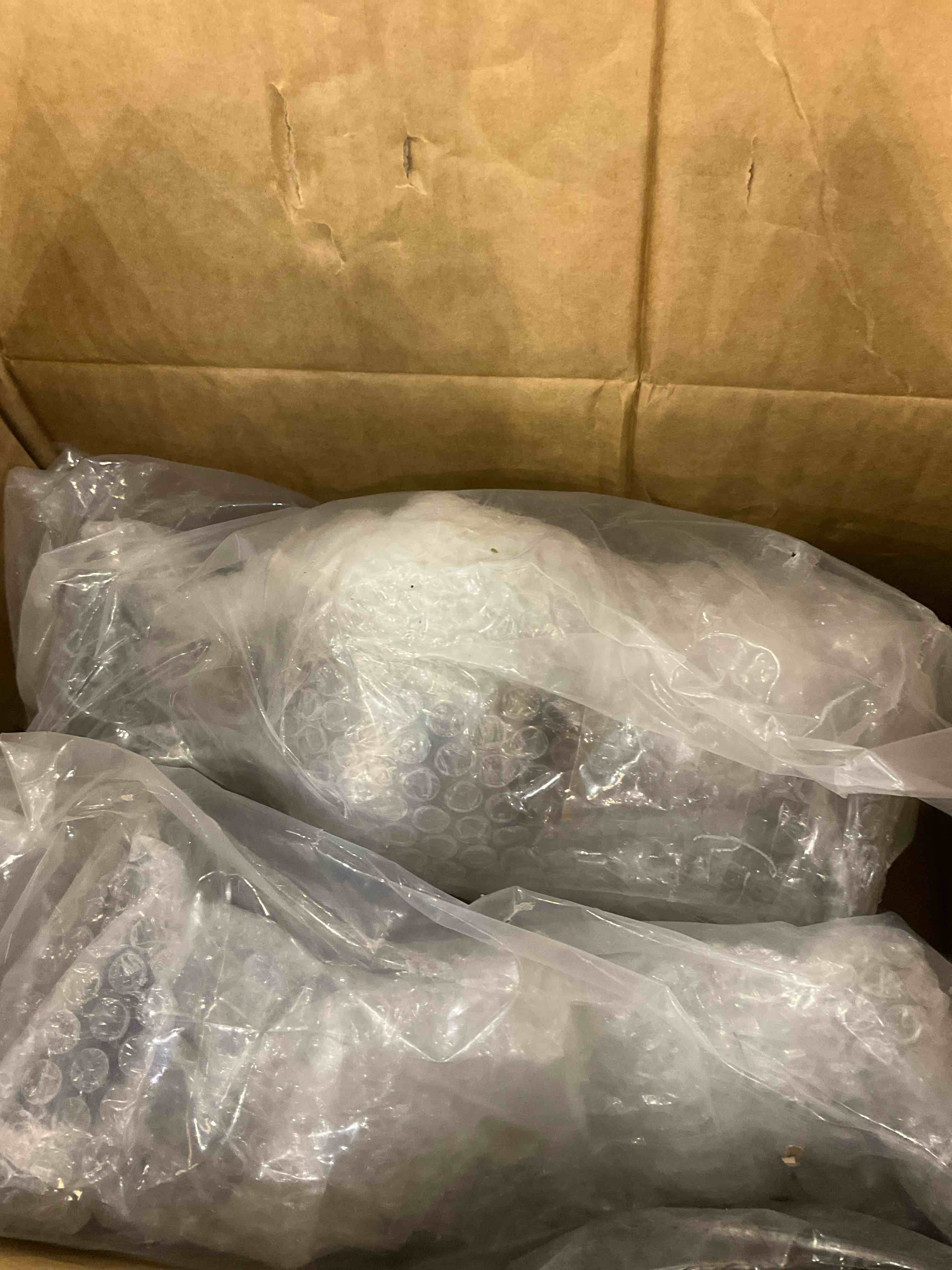 https://s3.amazonaws.com/lotting-images-prod/BargainHunt/EXS01708189_1714652913841.jpeg