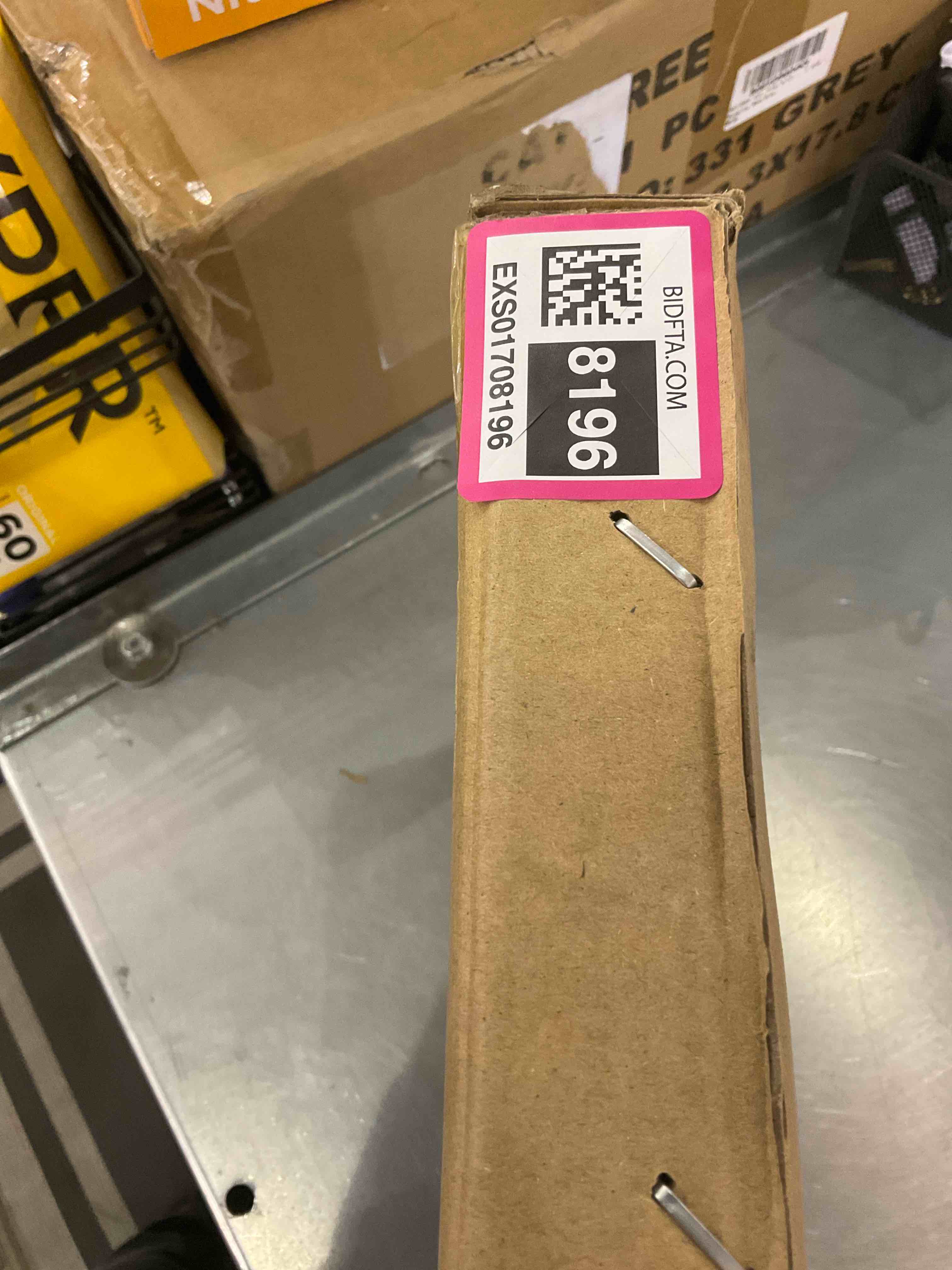 https://s3.amazonaws.com/lotting-images-prod/BargainHunt/EXS01708196_1714653965470.jpeg