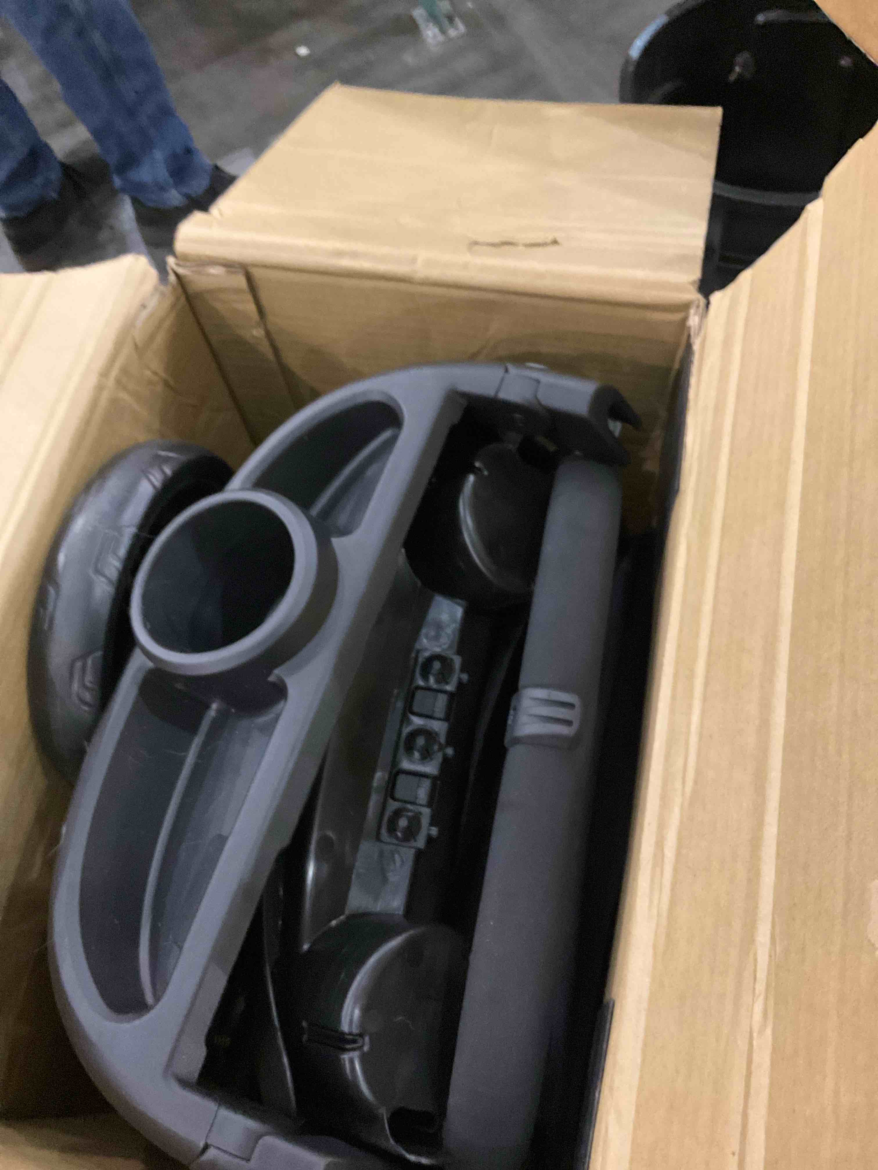 https://s3.amazonaws.com/lotting-images-prod/BargainHunt/EXS01708346_1714996067936.jpeg