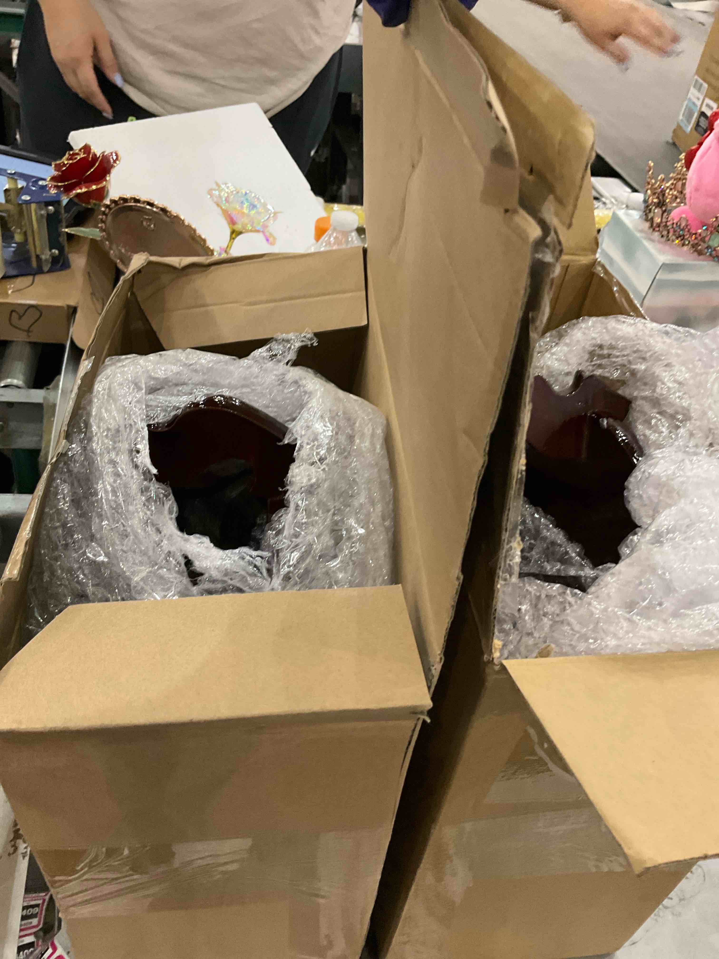 https://s3.amazonaws.com/lotting-images-prod/BargainHunt/EXS01708395_1715002652411.jpeg
