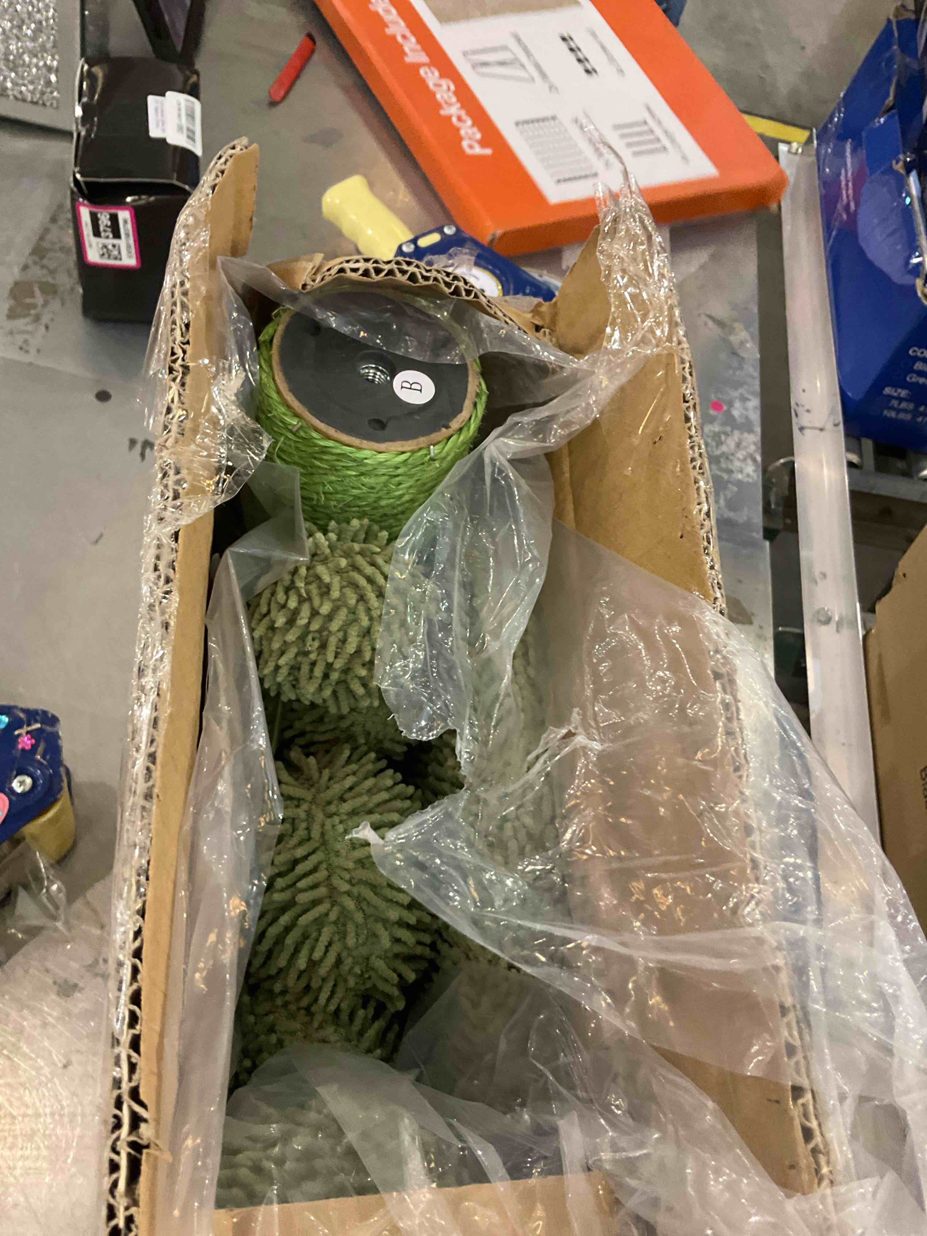https://s3.amazonaws.com/lotting-images-prod/BargainHunt/EXS01708676_1715002691480.jpeg