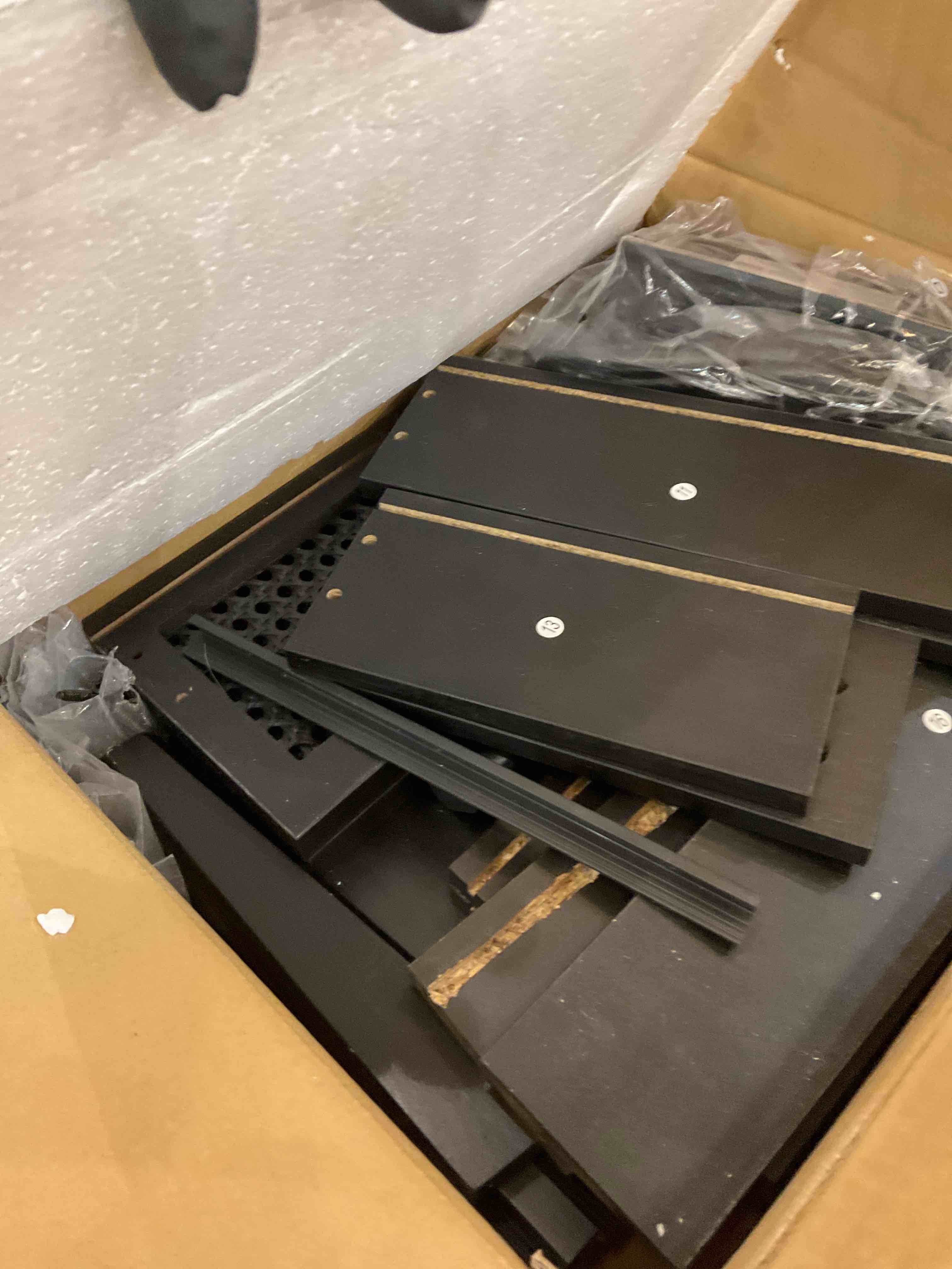 https://s3.amazonaws.com/lotting-images-prod/BargainHunt/EXS01708698_1715004734189.jpeg