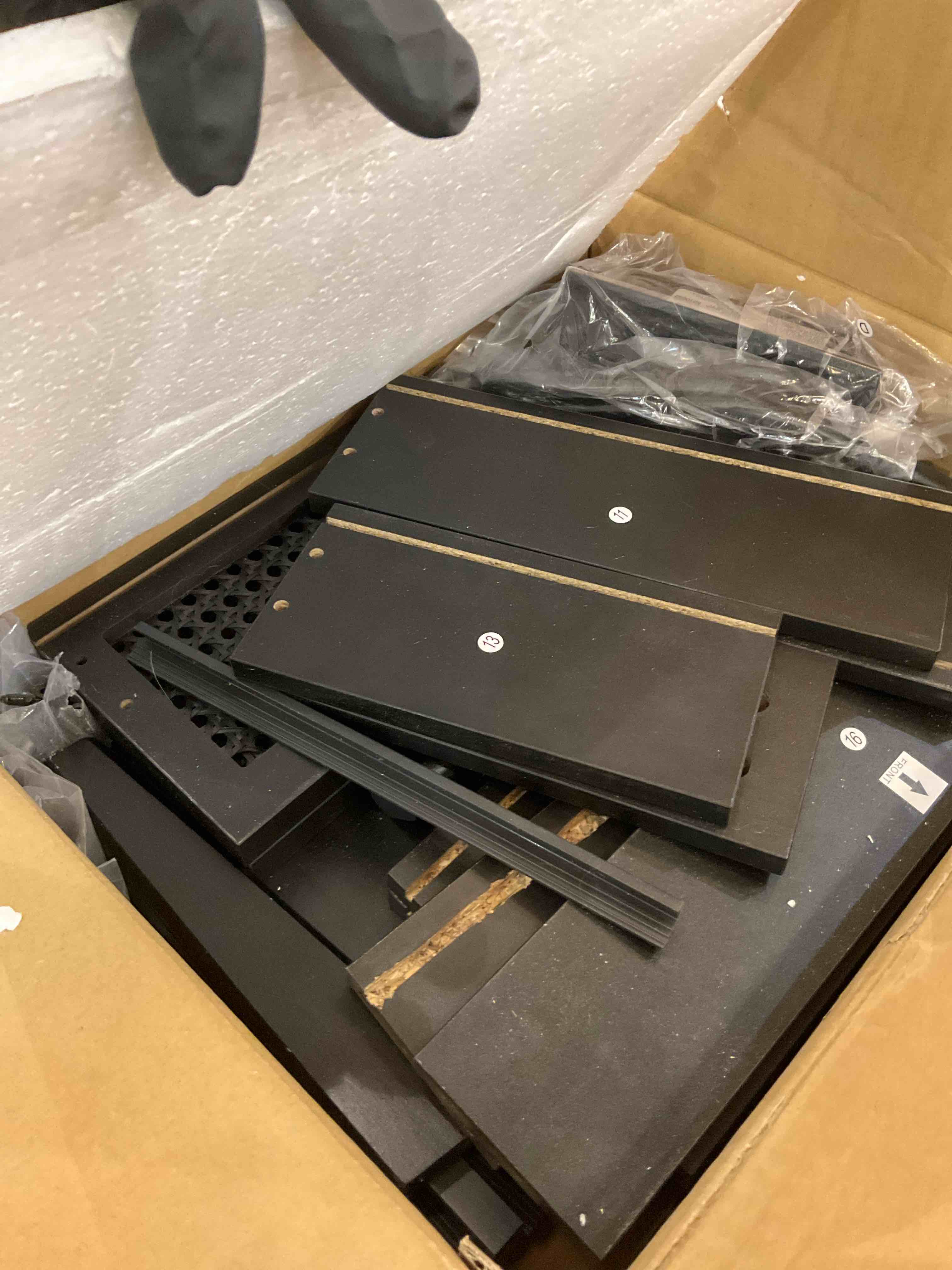https://s3.amazonaws.com/lotting-images-prod/BargainHunt/EXS01708698_1715004735417.jpeg