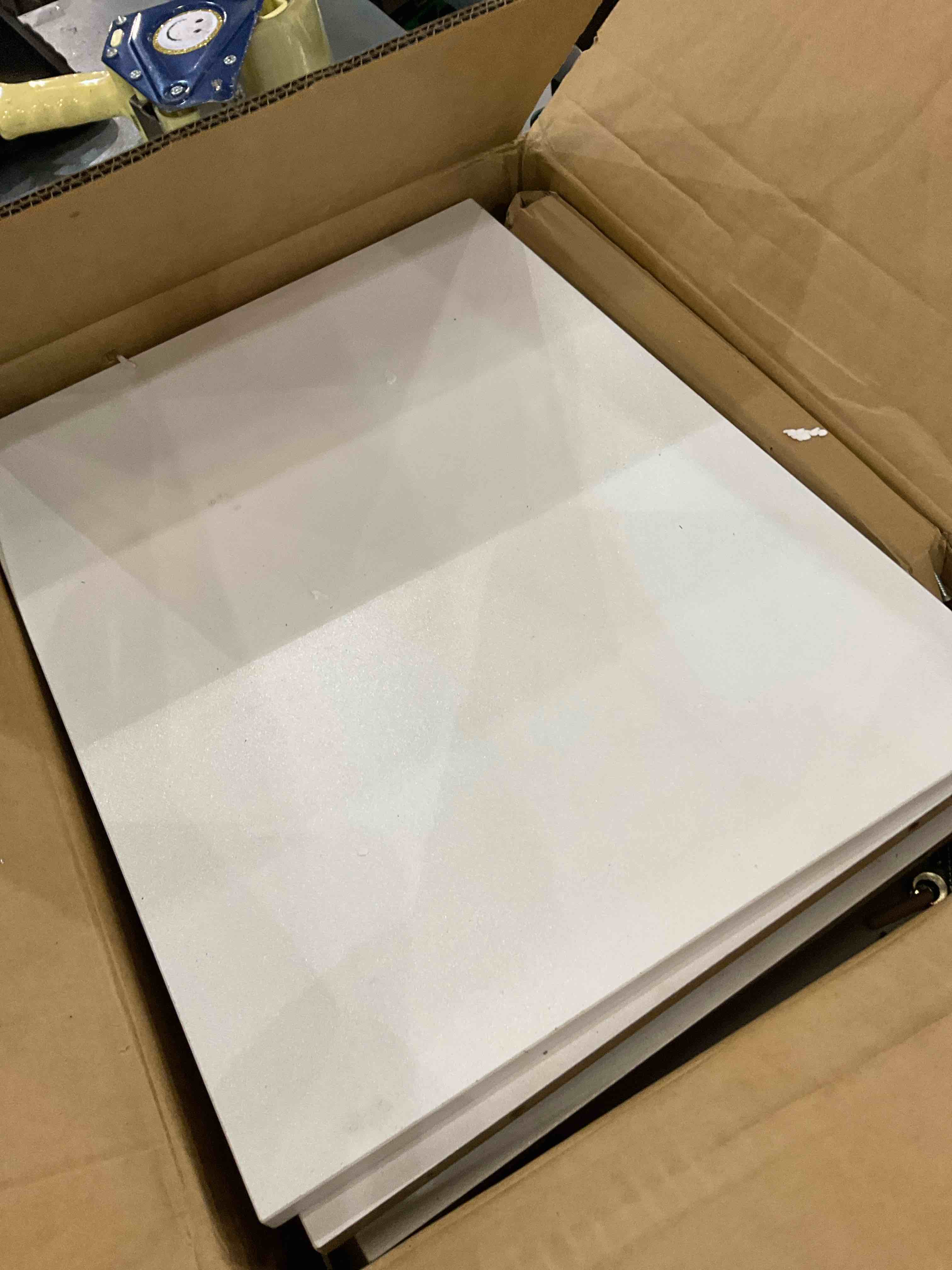 https://s3.amazonaws.com/lotting-images-prod/BargainHunt/EXS01708877_1715090480337.jpeg